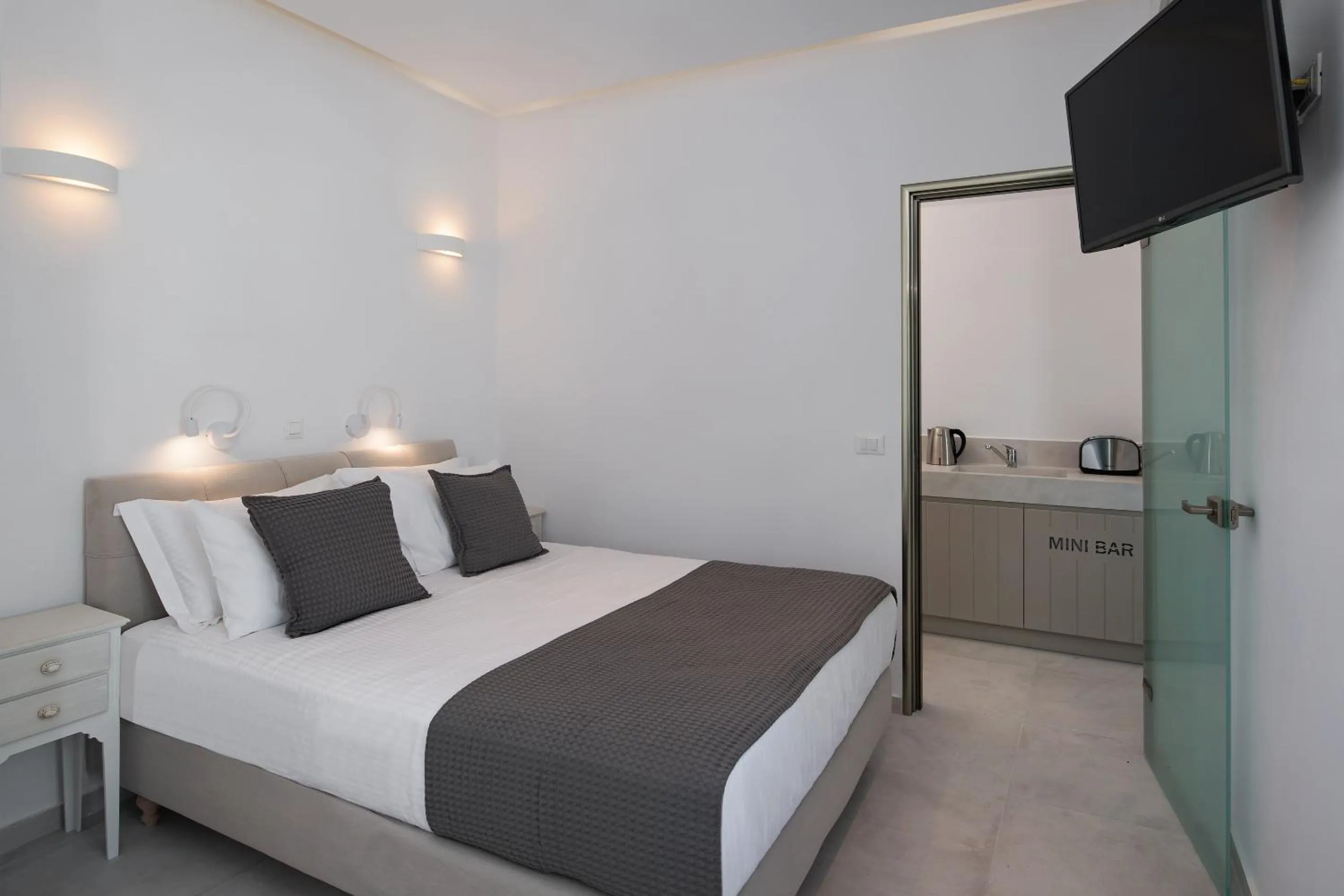 Bedroom, Bed in Altemar Suites