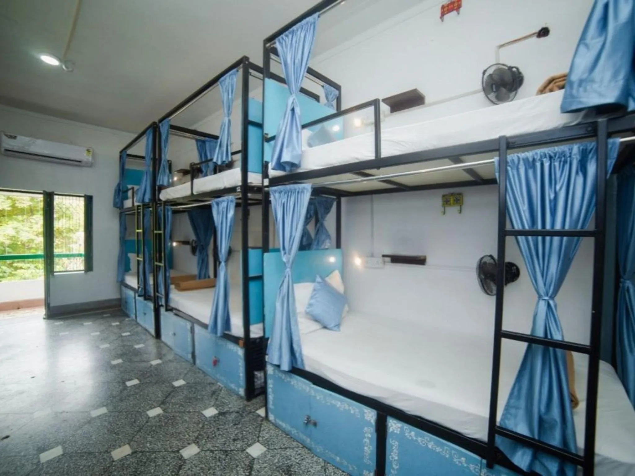 Bed in Moustache Varanasi