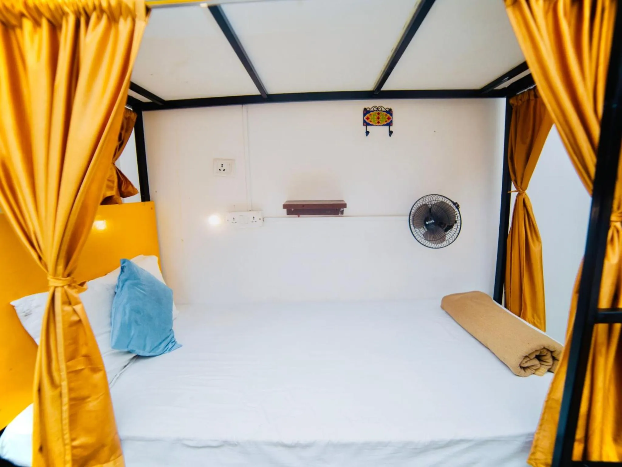 Bed in Moustache Varanasi