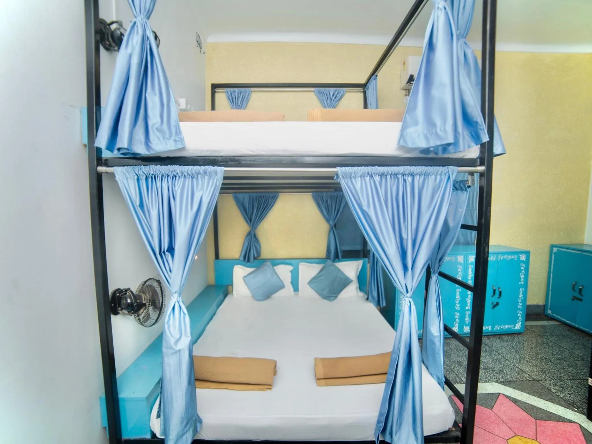 Bed in Moustache Varanasi