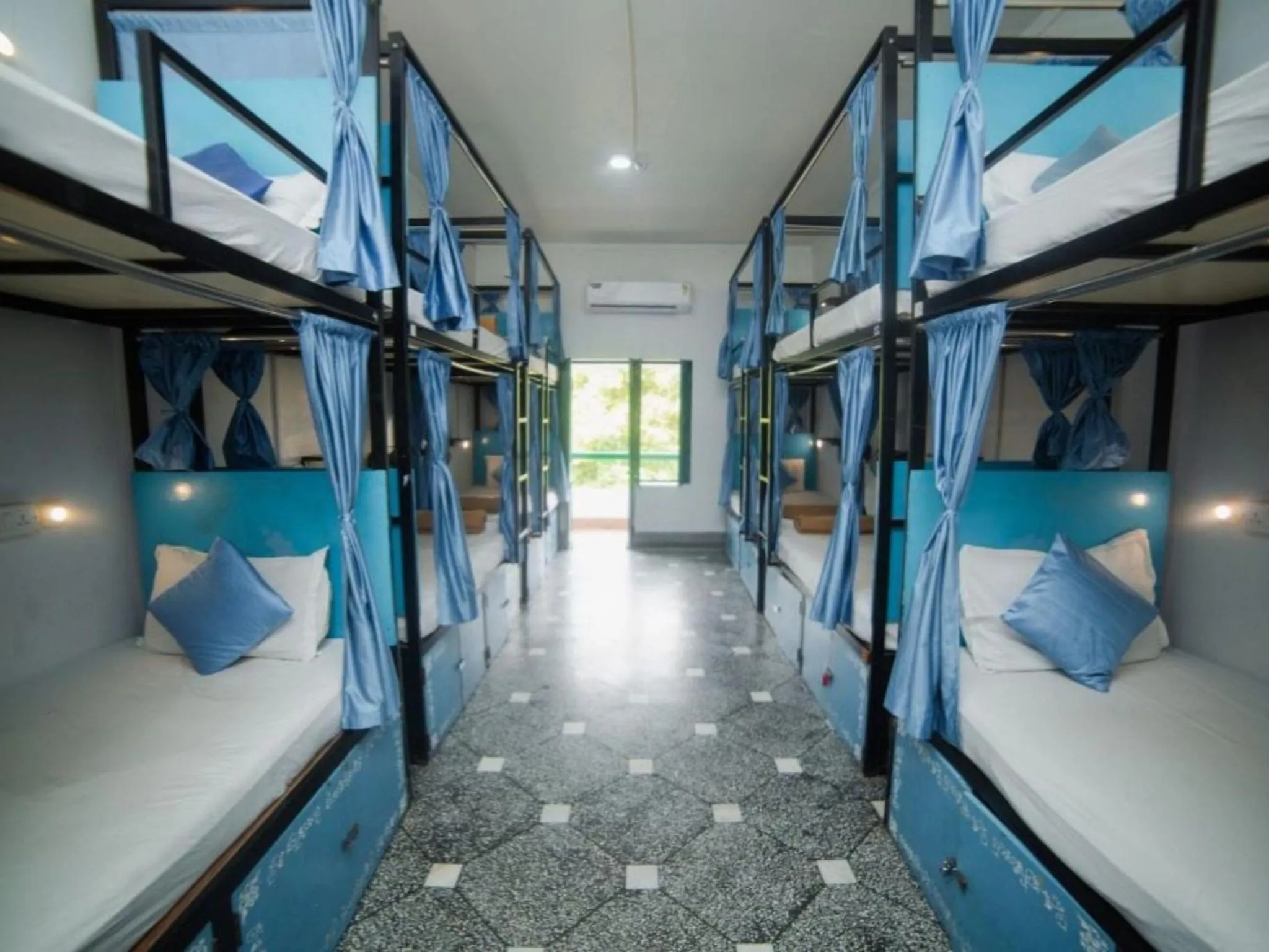 Bed in Moustache Varanasi