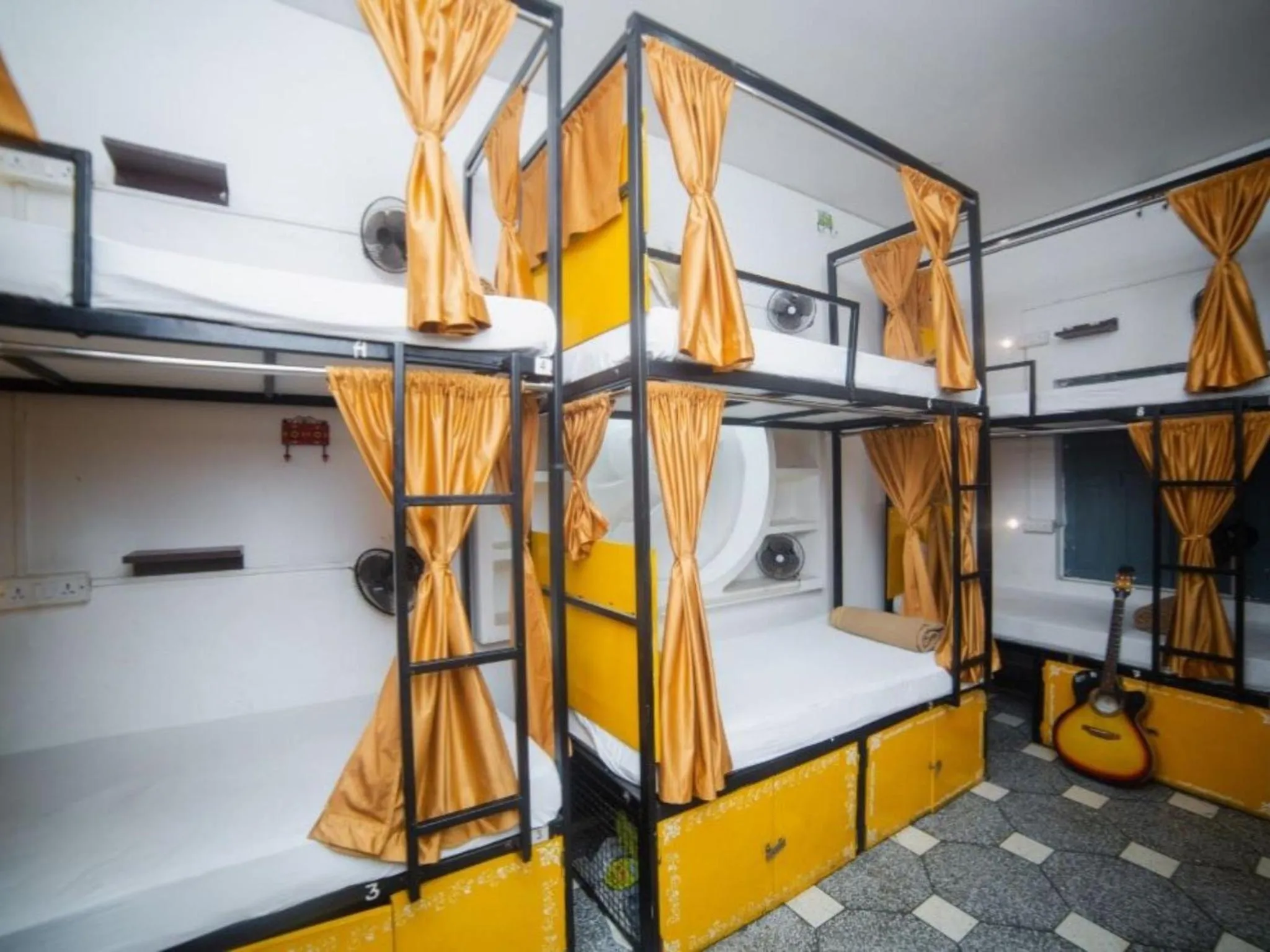 Bed in Moustache Varanasi