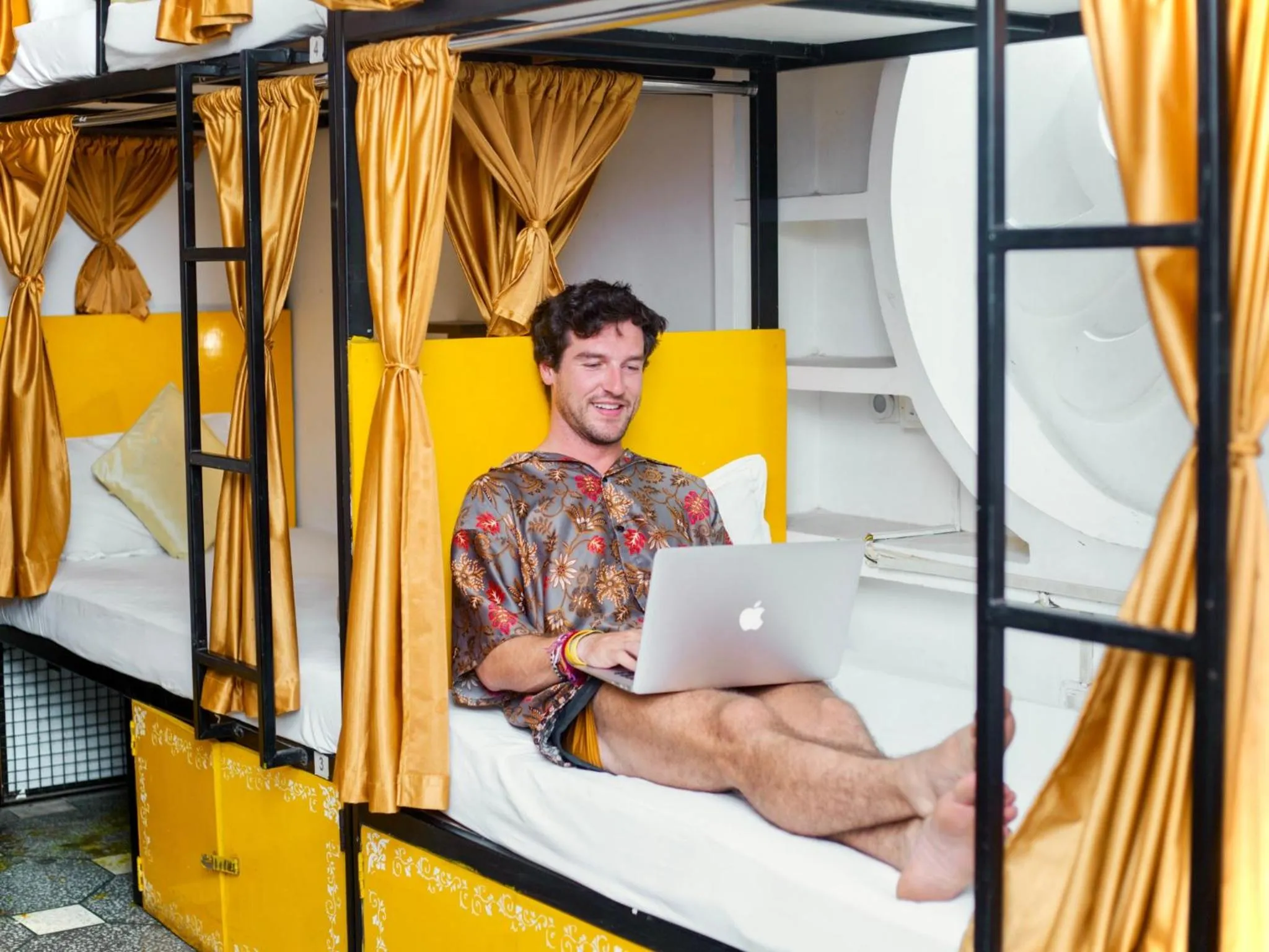 Bed in Moustache Varanasi