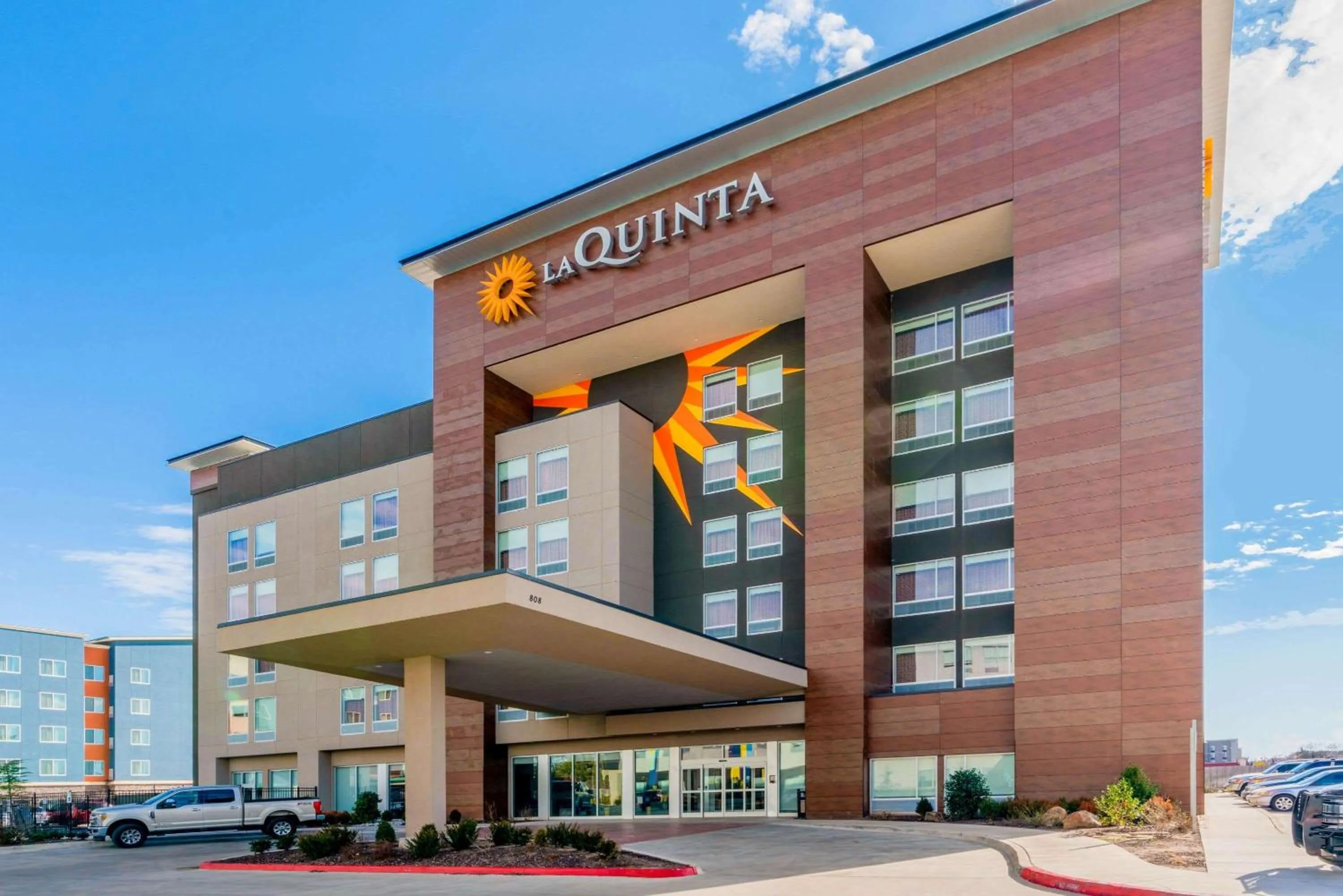 Property building in La Quinta by Wyndham Oklahoma City Airport
