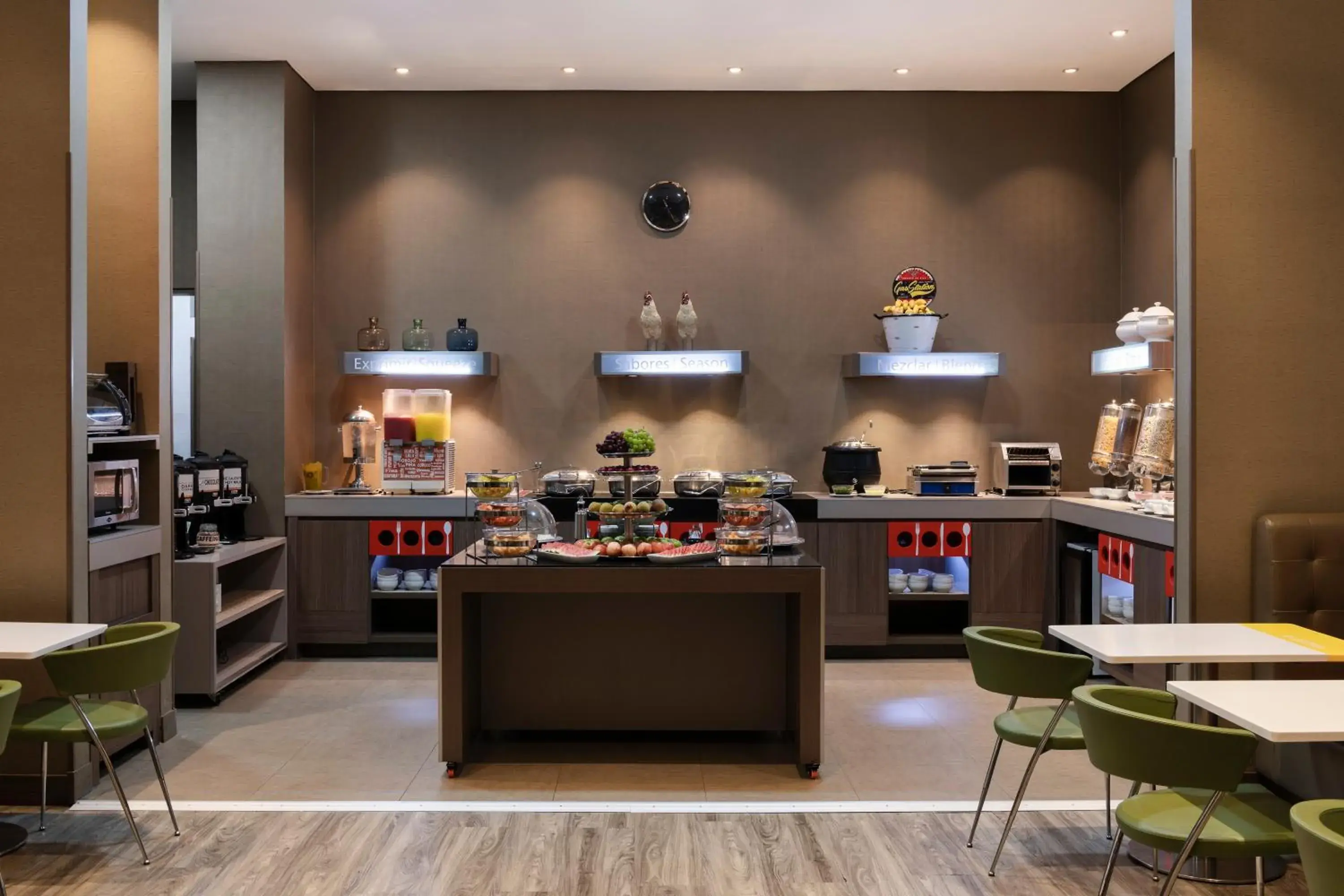 Buffet breakfast in Hampton By Hilton Bogota Airport Buffet breakfast in Hampton By Hilton Bogota Airport