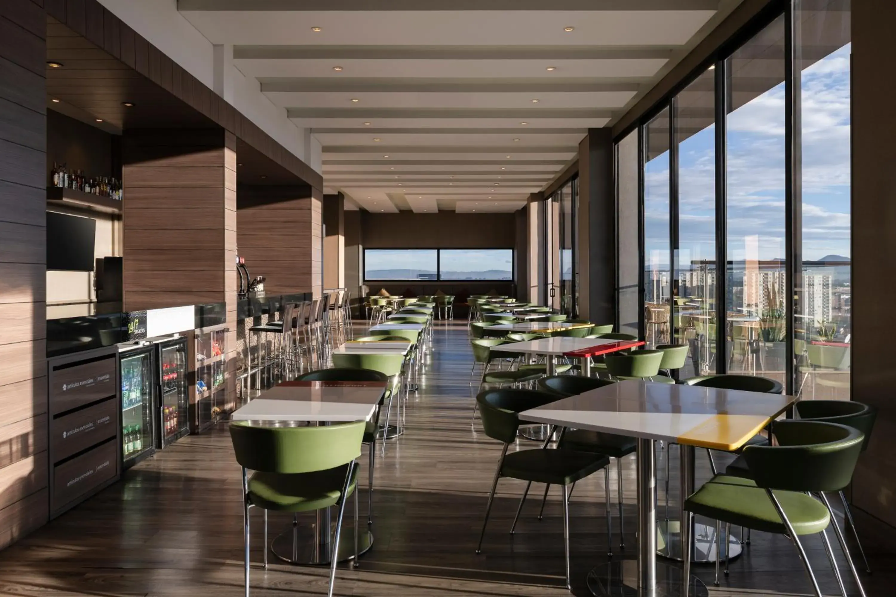 Restaurant/places to eat in Hampton By Hilton Bogota Airport Restaurant/places to eat in Hampton By Hilton Bogota Airport