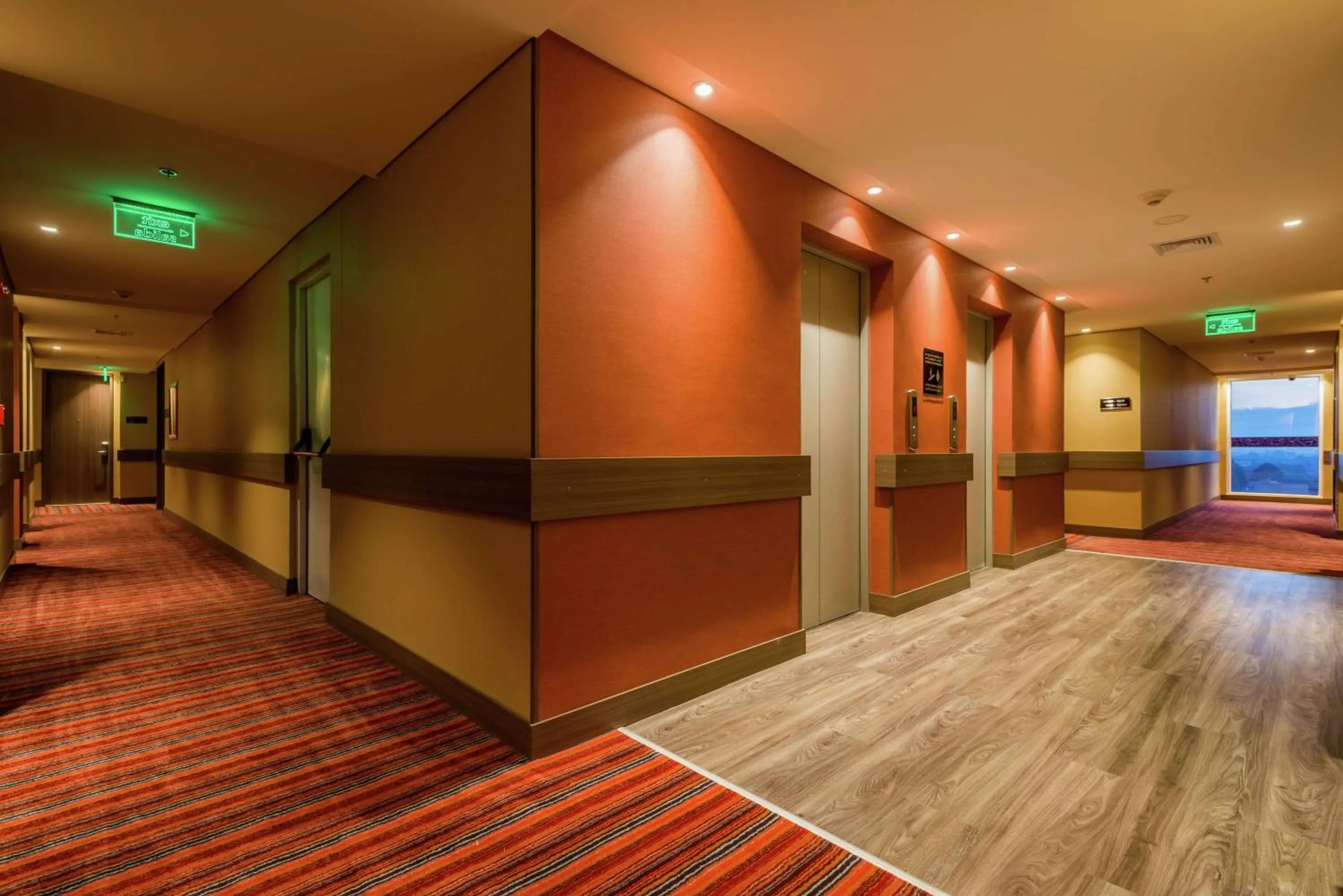 Lobby or reception in Hampton By Hilton Bogota Airport