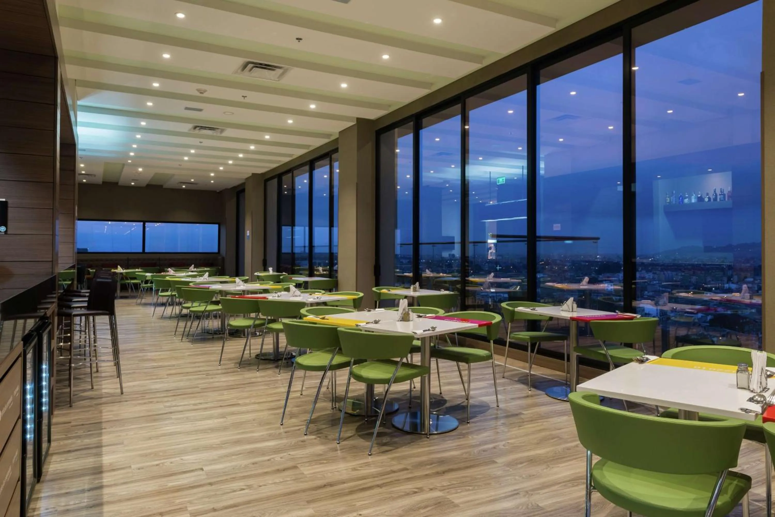 Restaurant/places to eat in Hampton By Hilton Bogota Airport