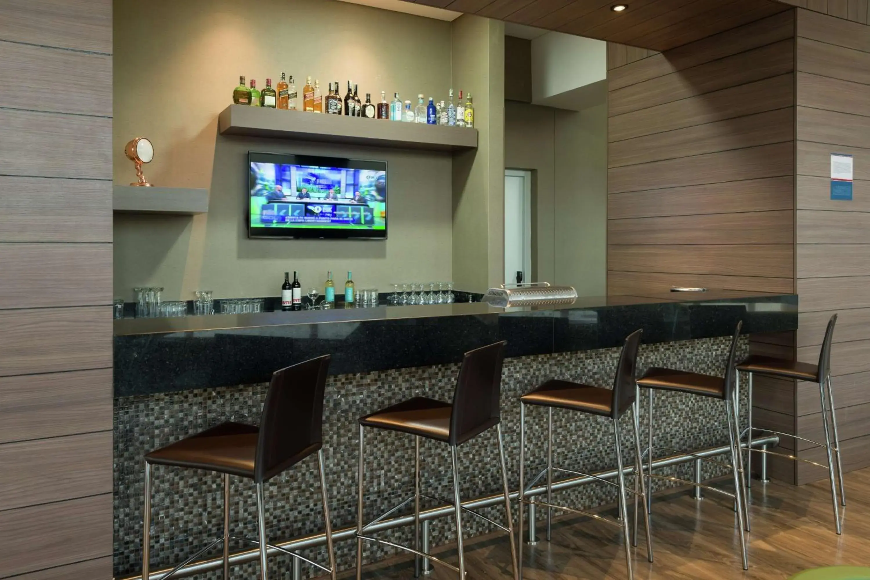 Lounge or bar in Hampton By Hilton Bogota Airport Lounge or bar in Hampton By Hilton Bogota Airport
