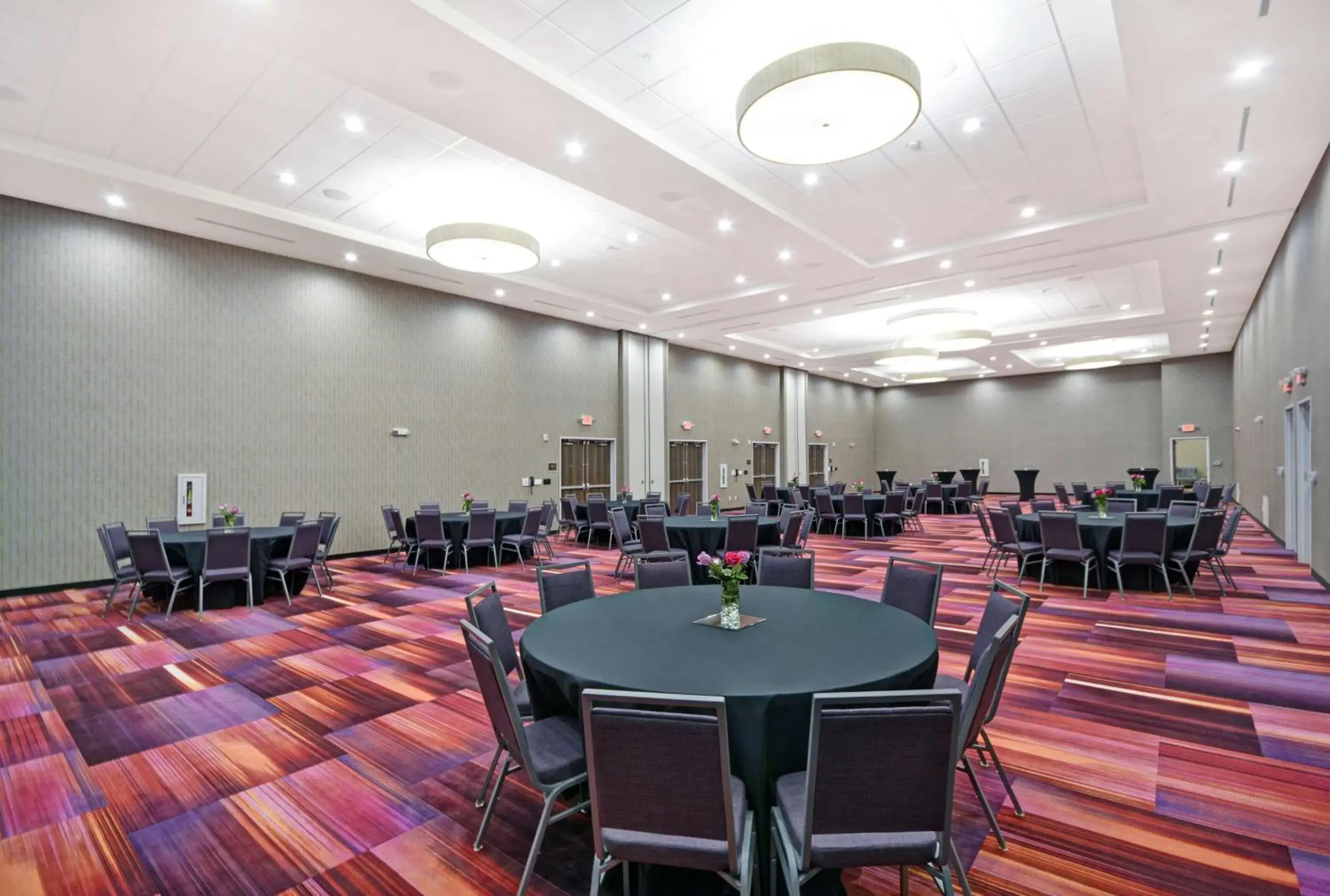 Meeting/conference room, Restaurant/Places to Eat in Home2 Suites By Hilton Dallas Desoto