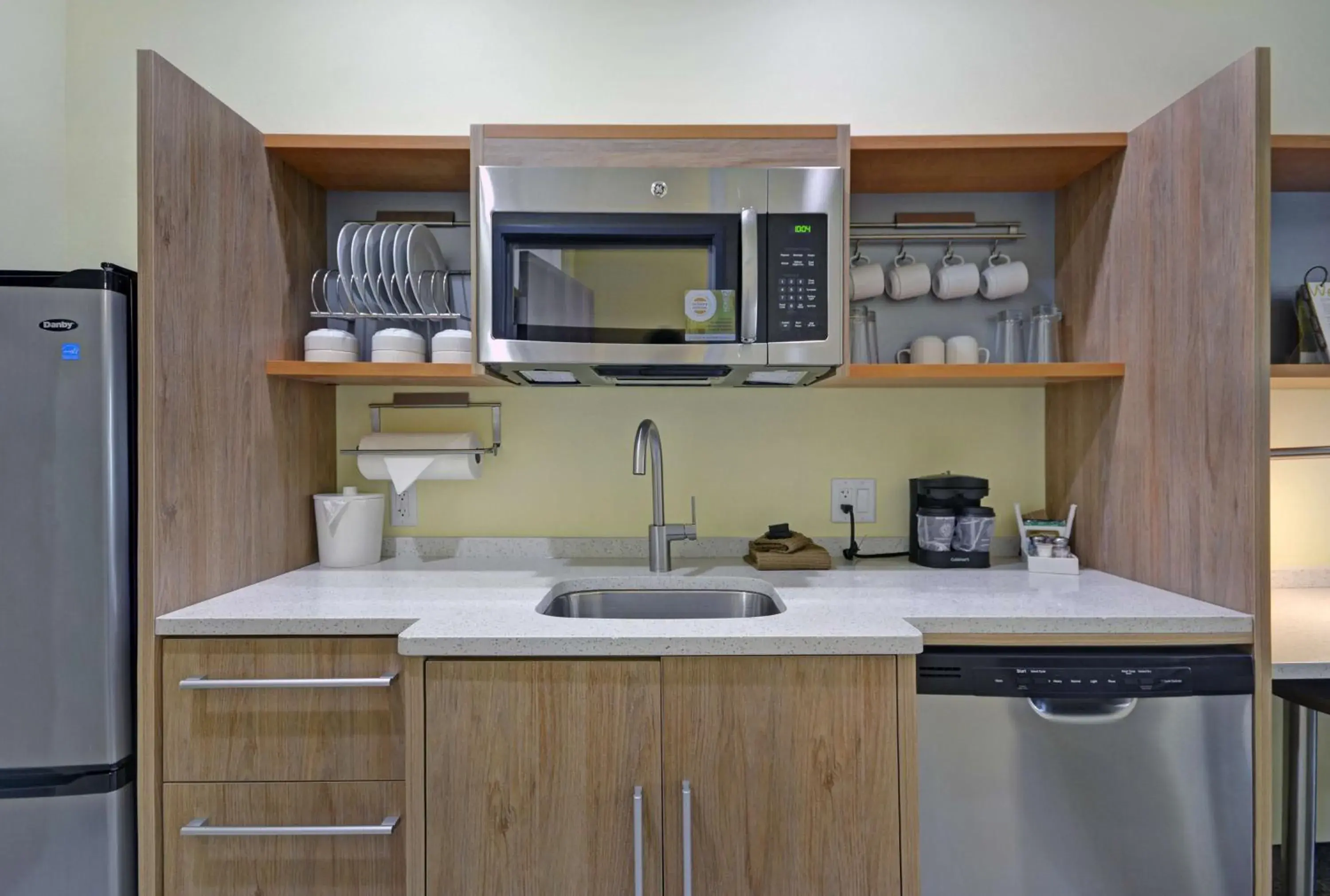 Kitchen or kitchenette, Kitchen/Kitchenette in Home2 Suites By Hilton Dallas Desoto