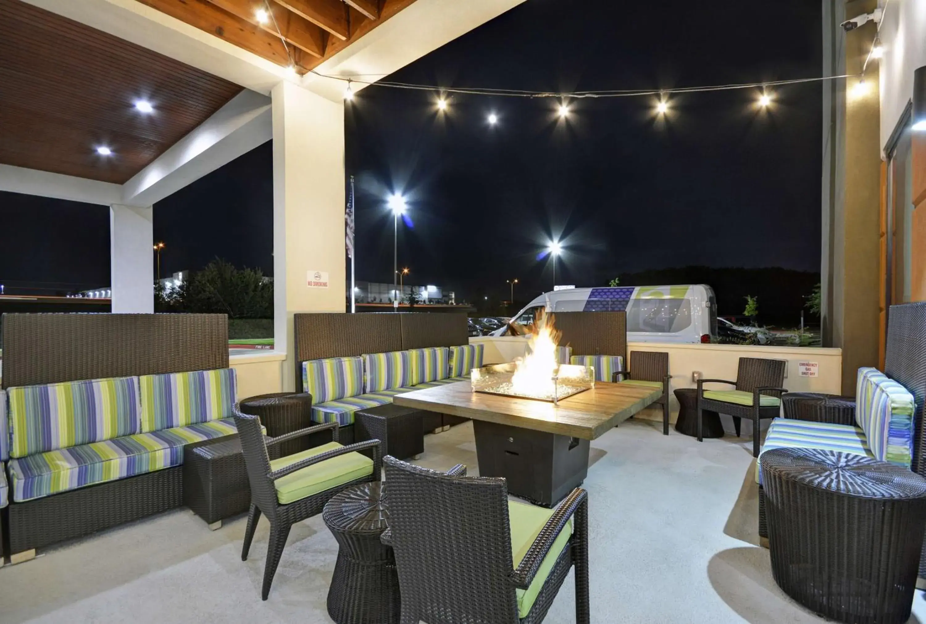 Patio, Restaurant/Places to Eat in Home2 Suites By Hilton Dallas Desoto