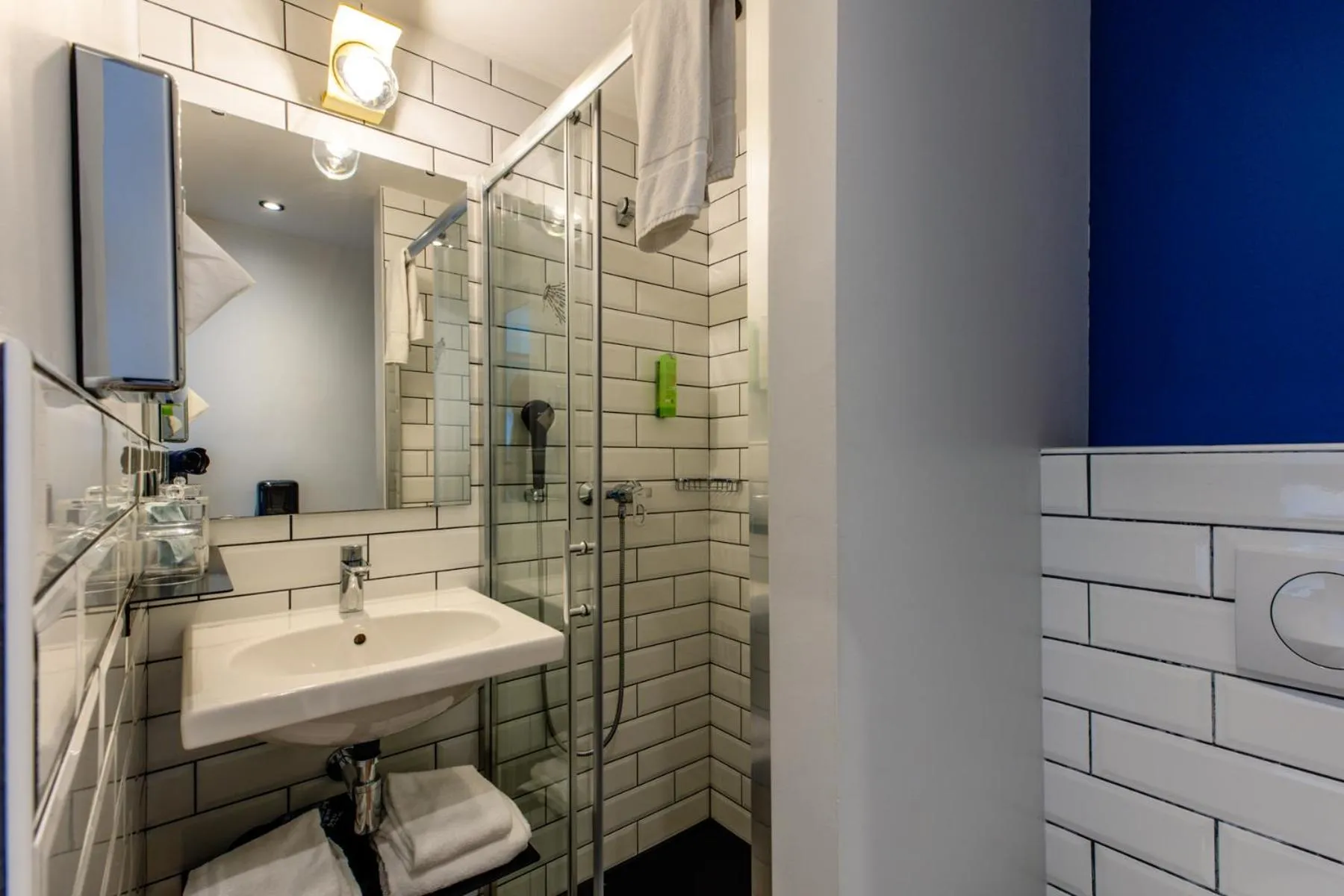 Shower in Le Cardinal - Belle-Ile-en-Mer