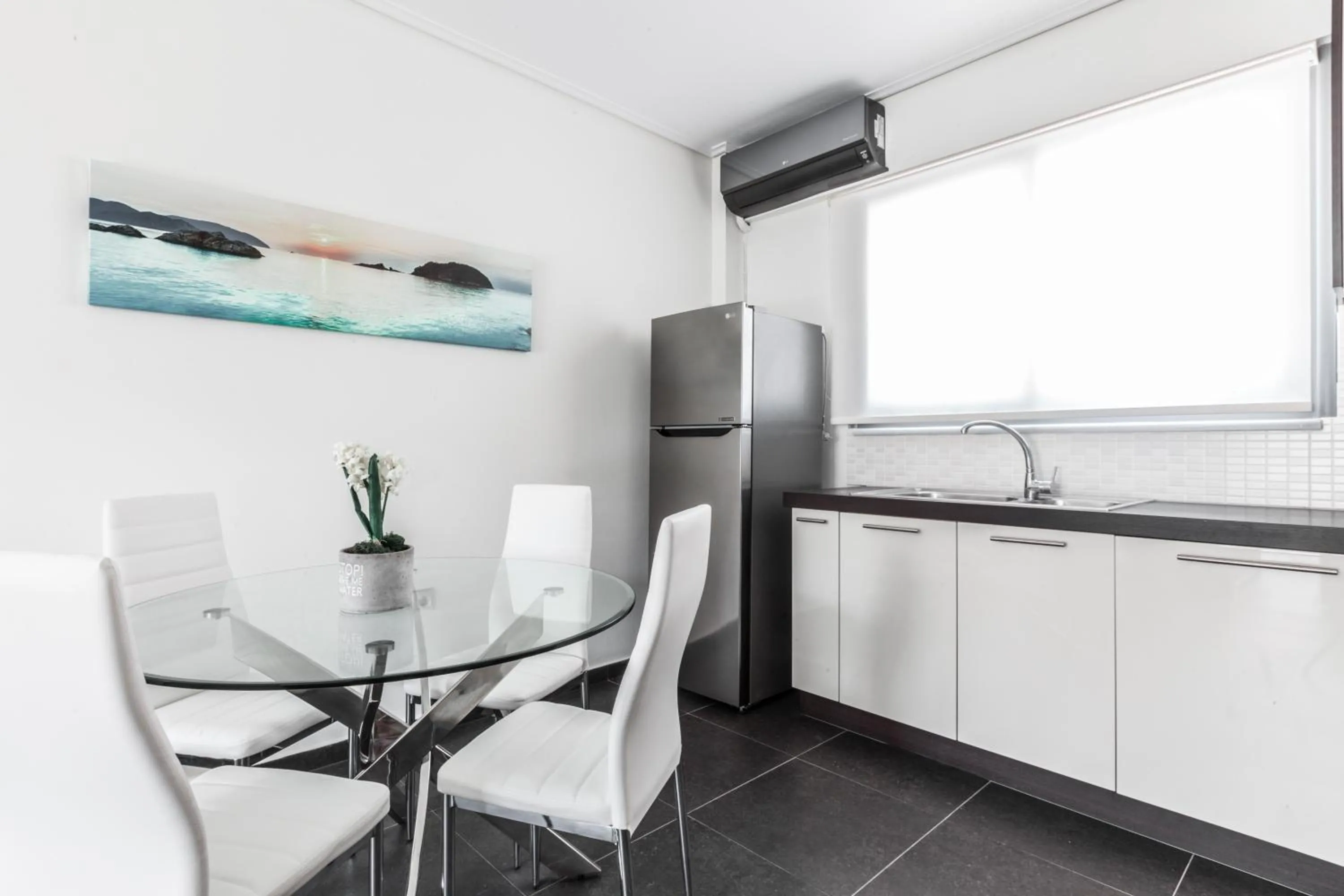 Kitchen or kitchenette in DN Sea Apartments