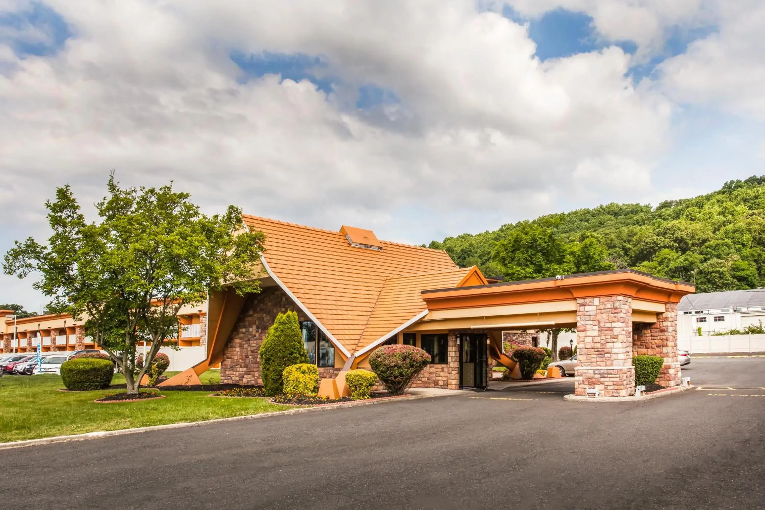 Property building in Howard Johnson by Wyndham North Plainfield Property building in Howard Johnson by Wyndham North Plainfield