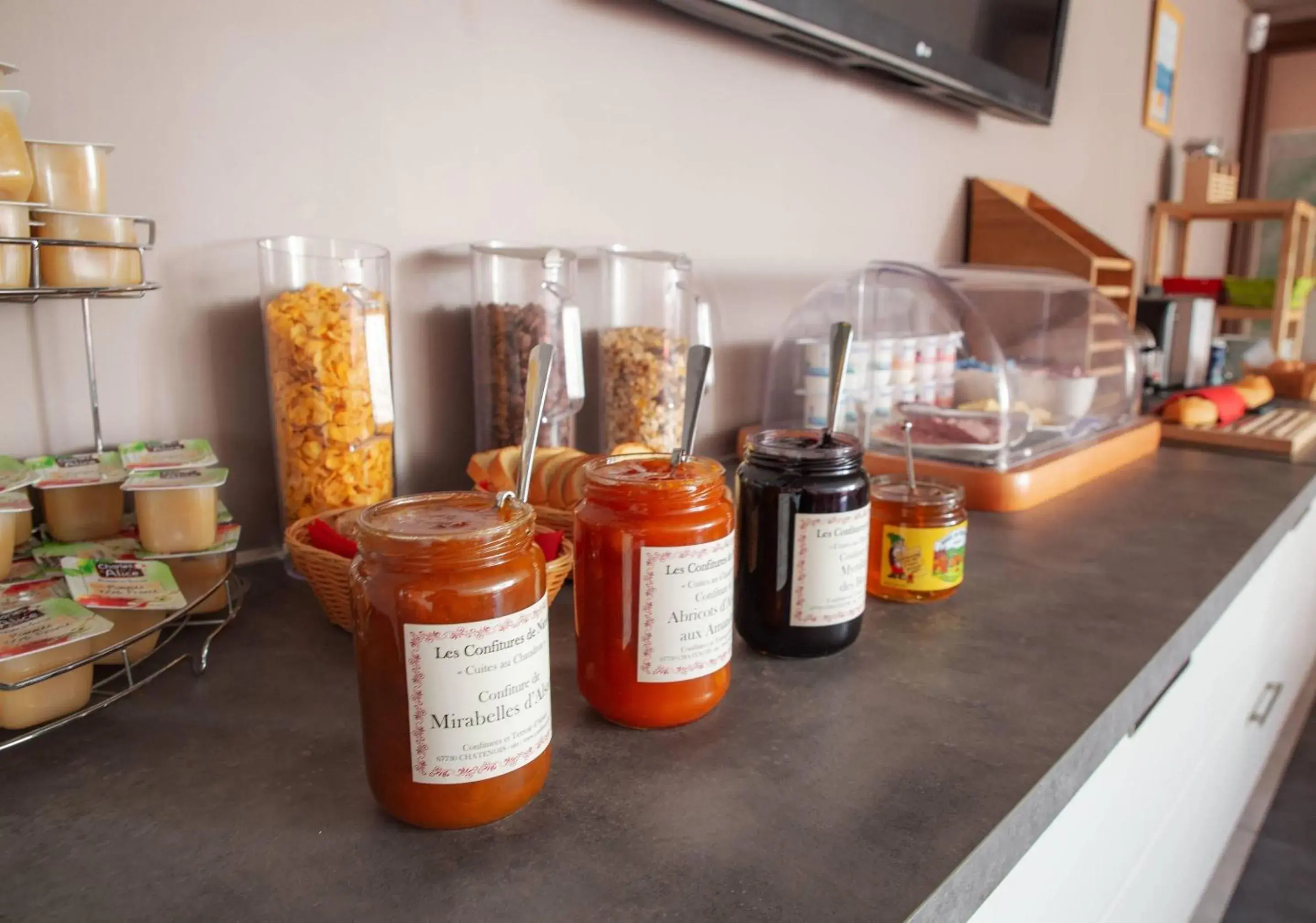 Breakfast in Comfort Aparthotel Mutzig Portes d'Alsace Breakfast in Comfort Aparthotel Mutzig Portes d'Alsace