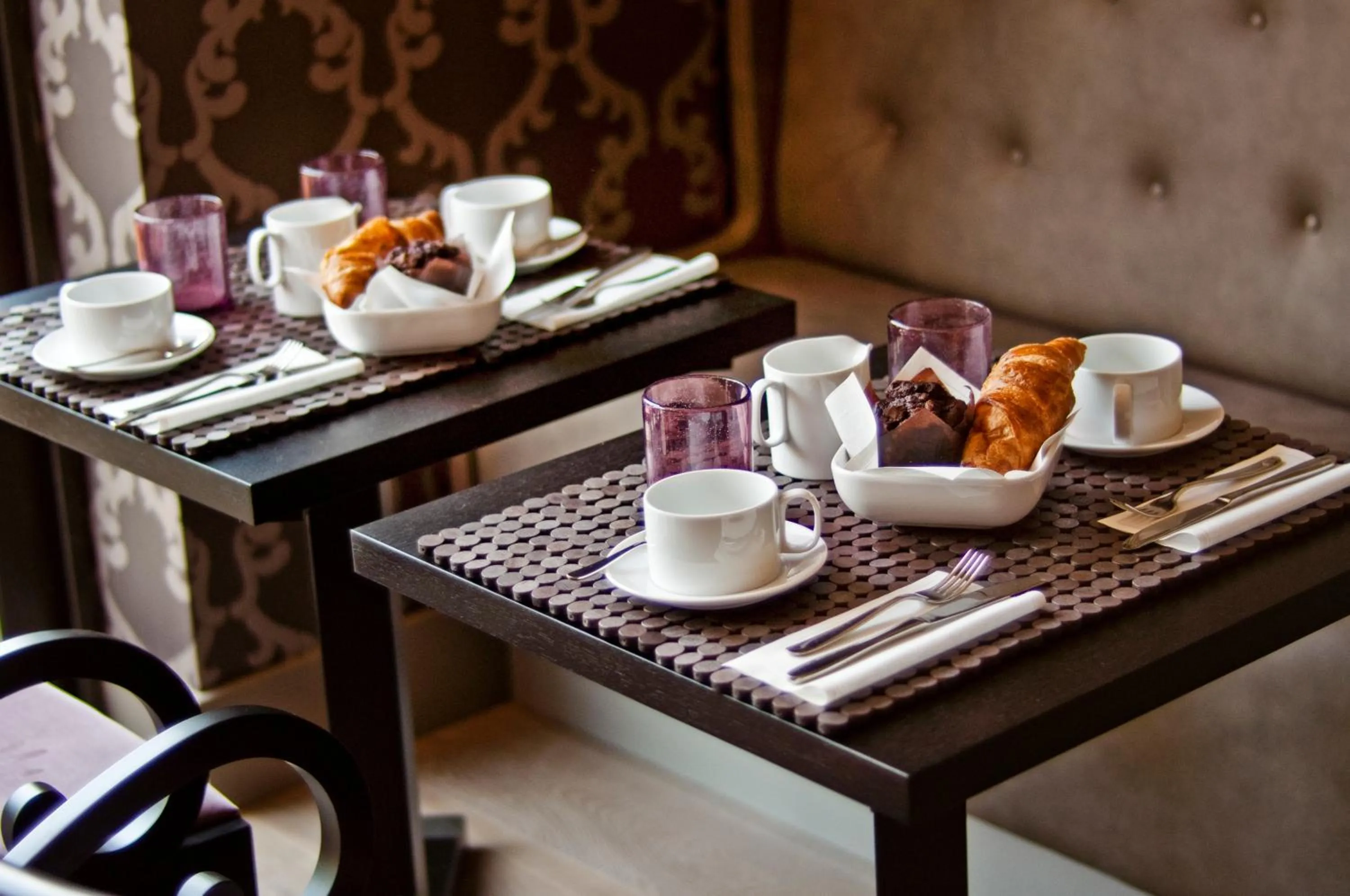 Restaurant/places to eat in The Hide London