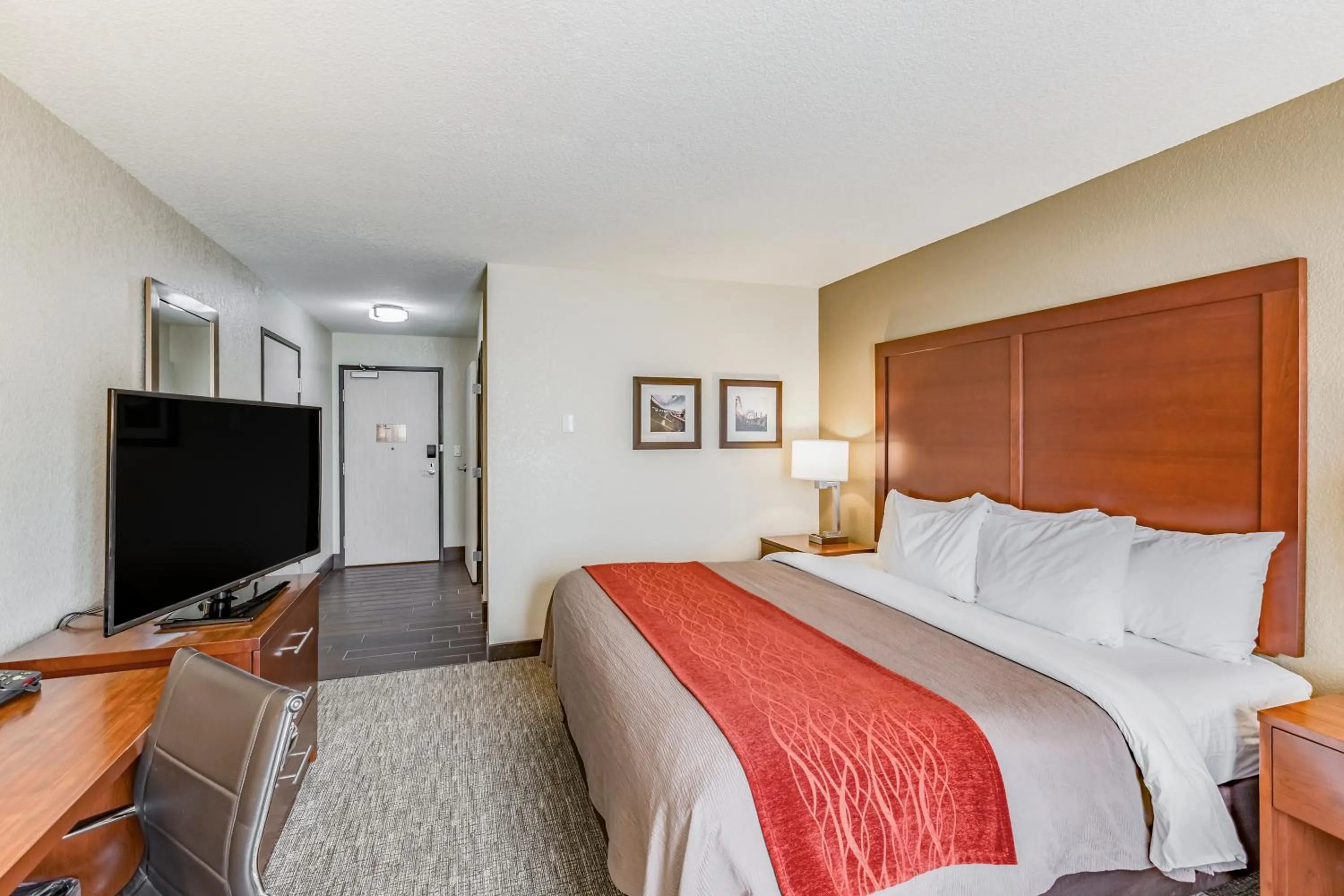TV and multimedia, Bed in Comfort Inn Altoona-Des Moines