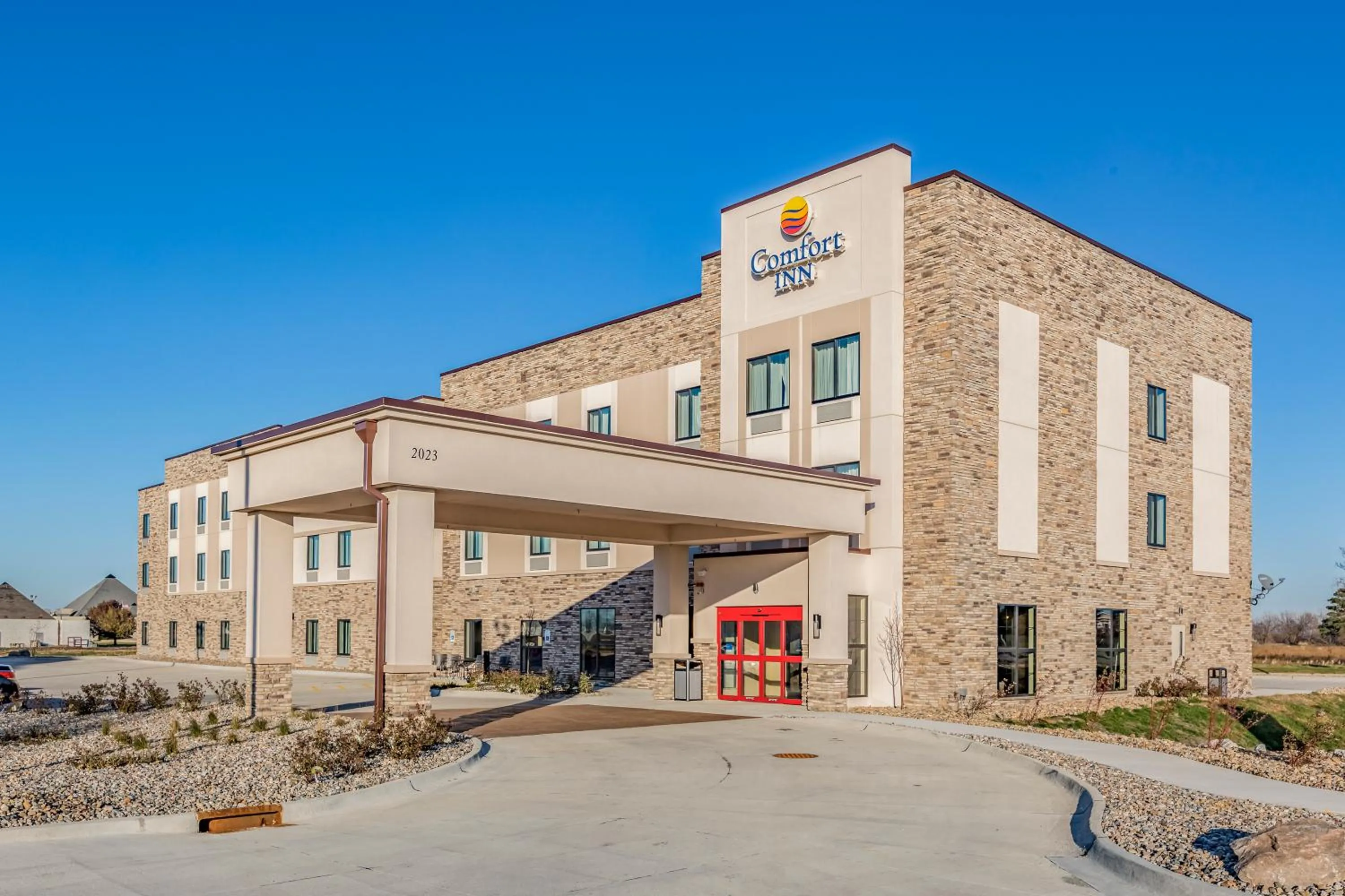 Property building in Comfort Inn Altoona-Des Moines