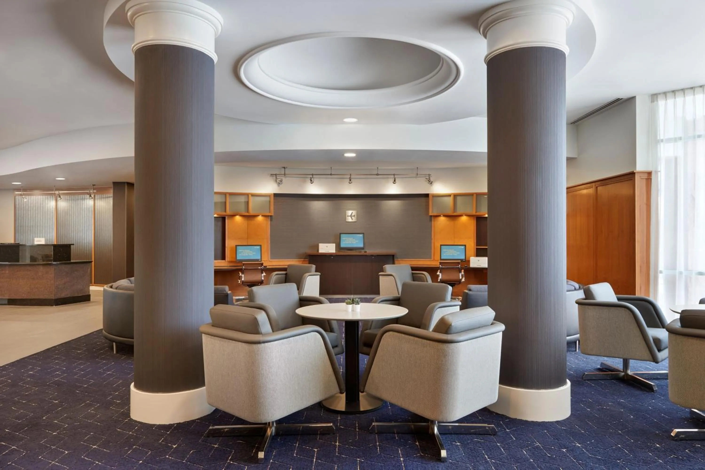 Lobby or reception in Courtyard by Marriott Toronto Mississauga/Meadowvale