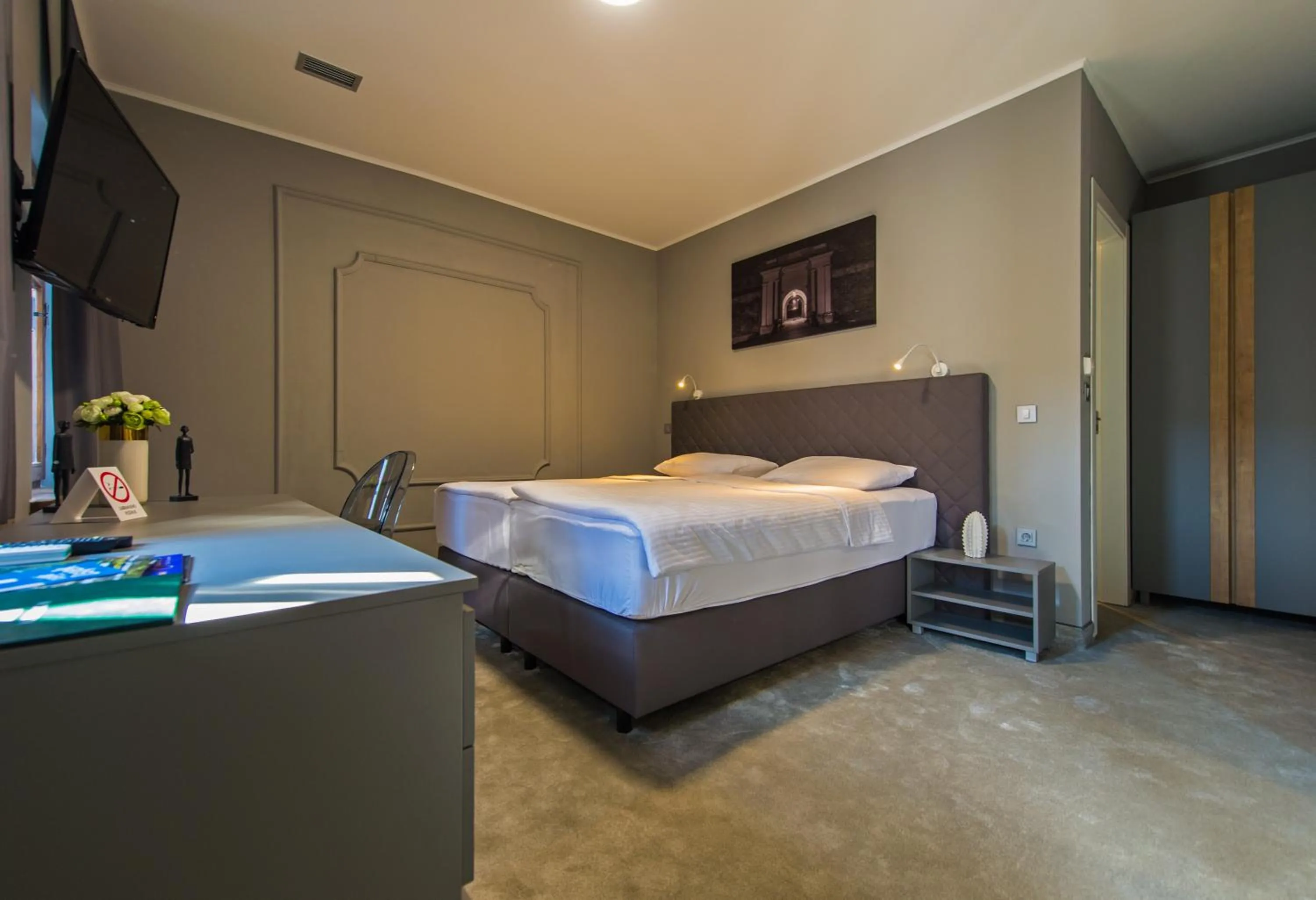 Double or Twin Room with Private Bathroom - single occupancy in Sobe Merlon