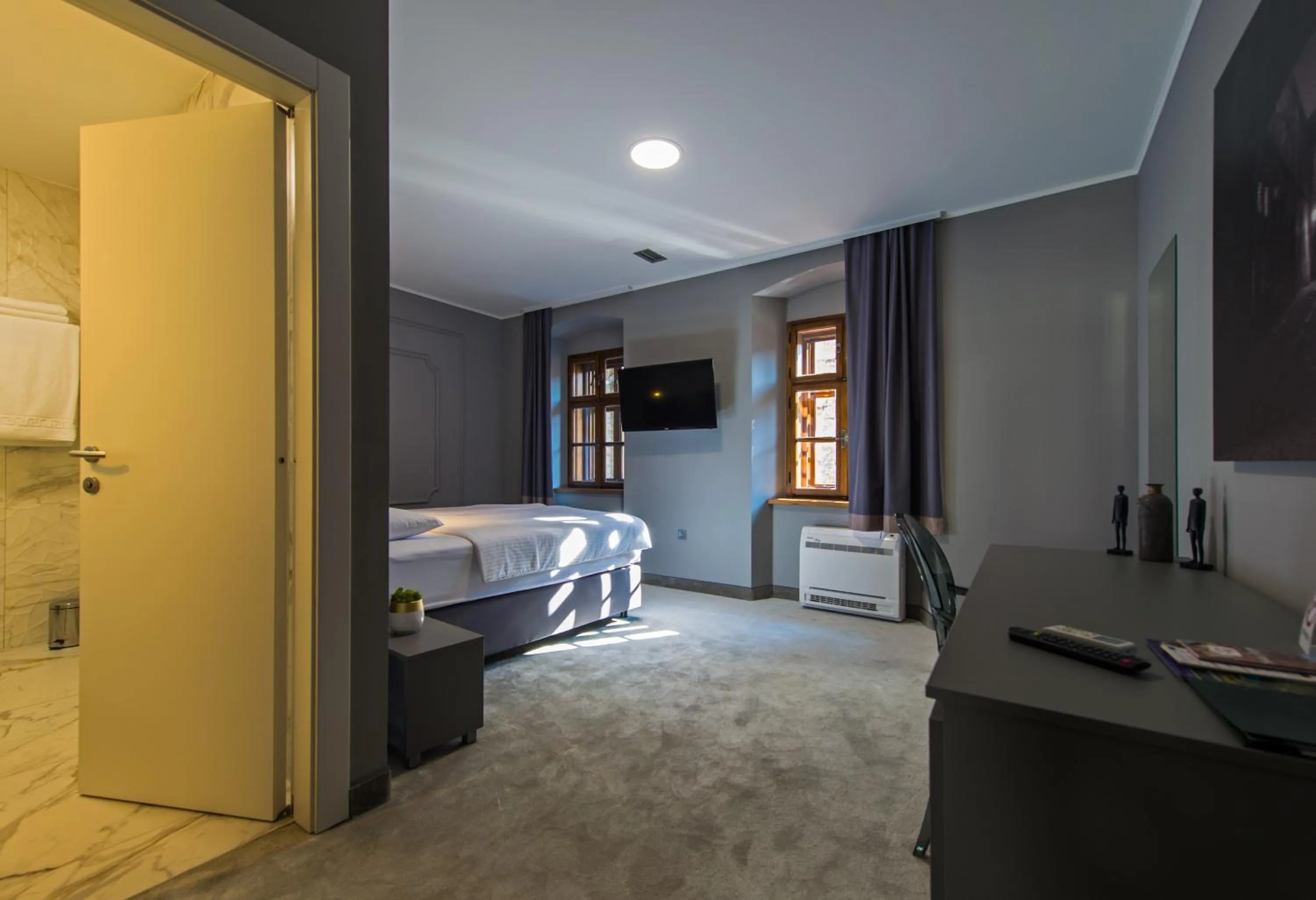 Double or Twin Room with Private Bathroom - single occupancy in Sobe Merlon