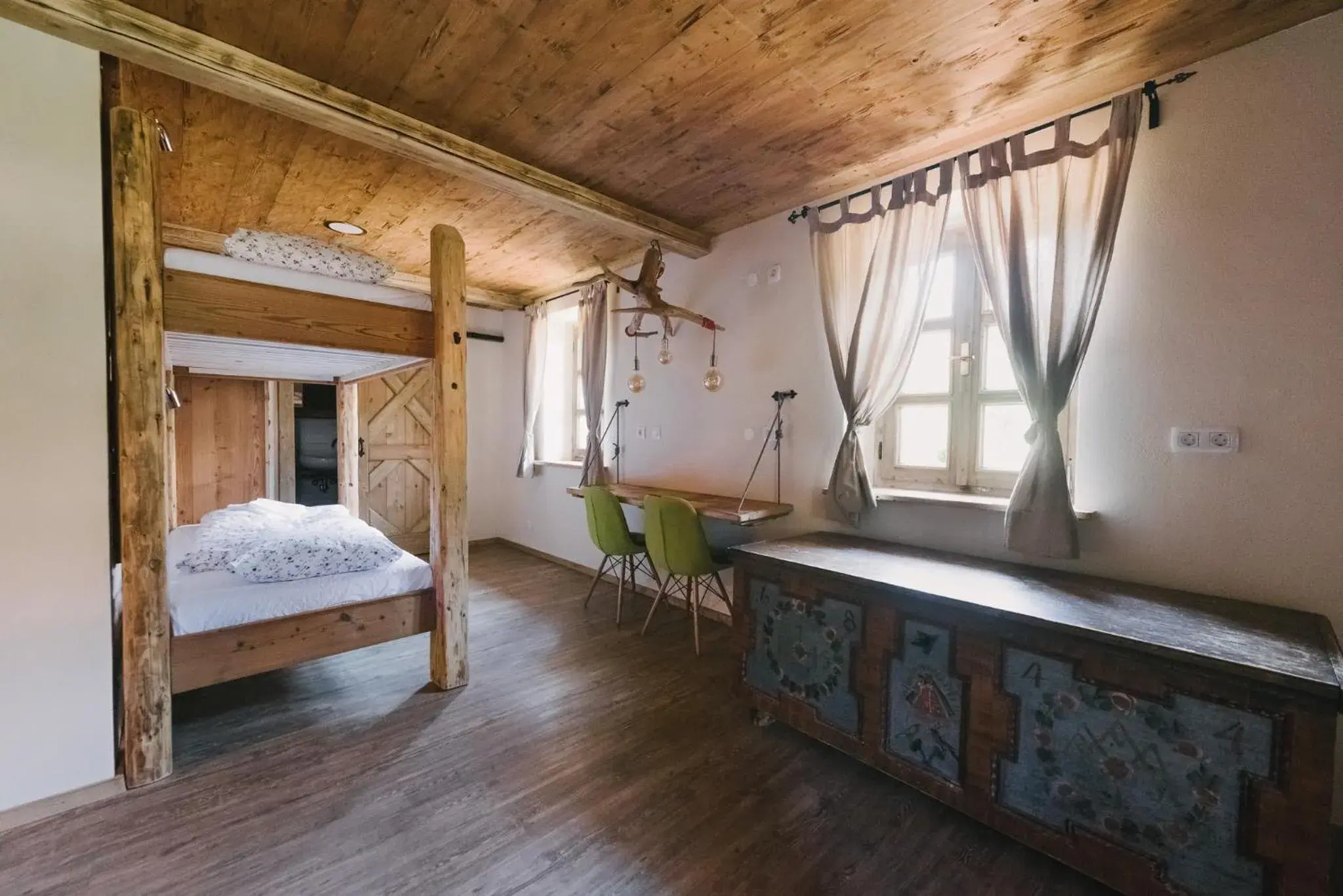 Bed in 6-Bed Mixed Dormitory Room in Hostel Lukna Bed in 6-Bed Mixed Dormitory Room in Hostel Lukna