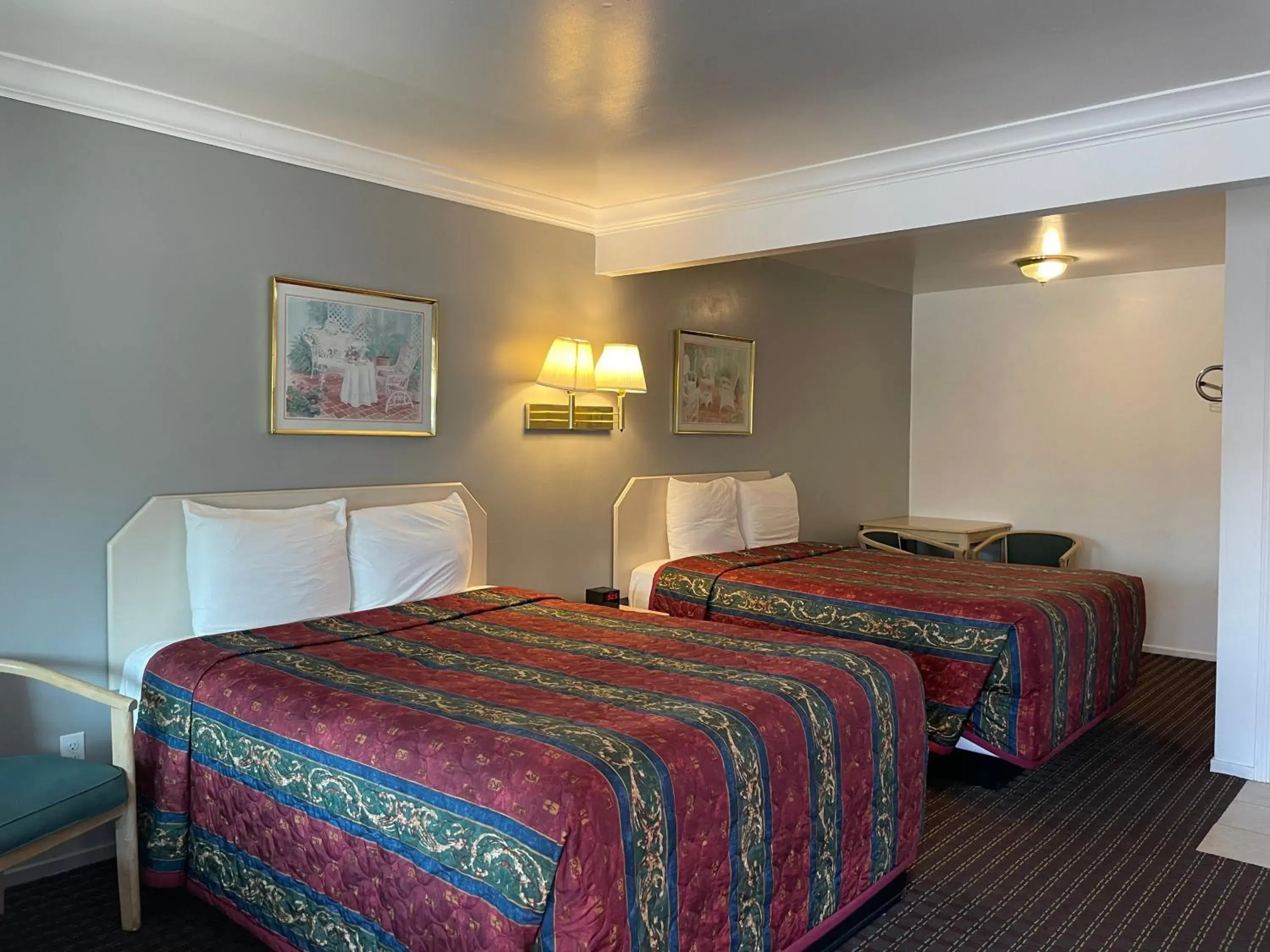 Bed in Lark Motel Willits Bed in Lark Motel Willits