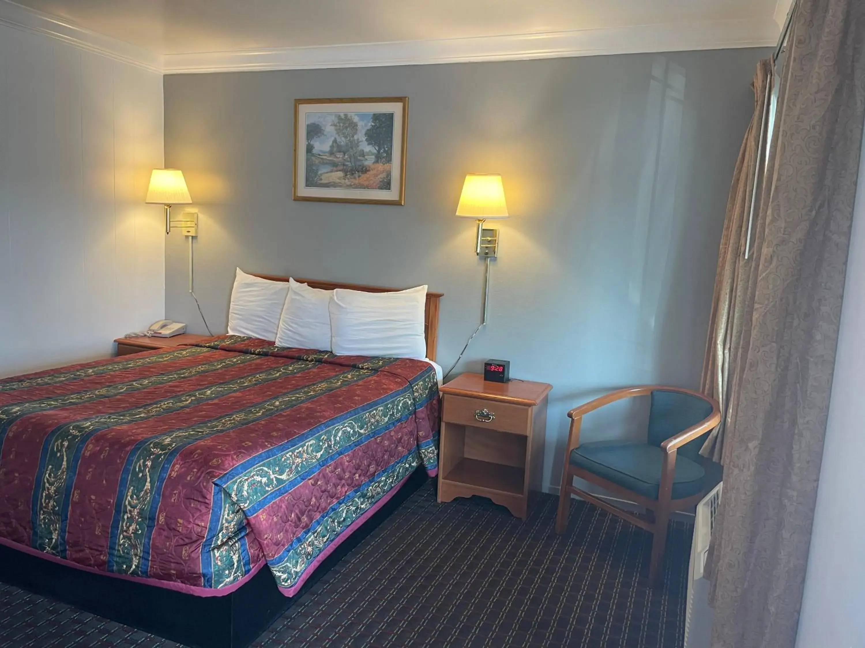 Bed in Lark Motel Willits Bed in Lark Motel Willits