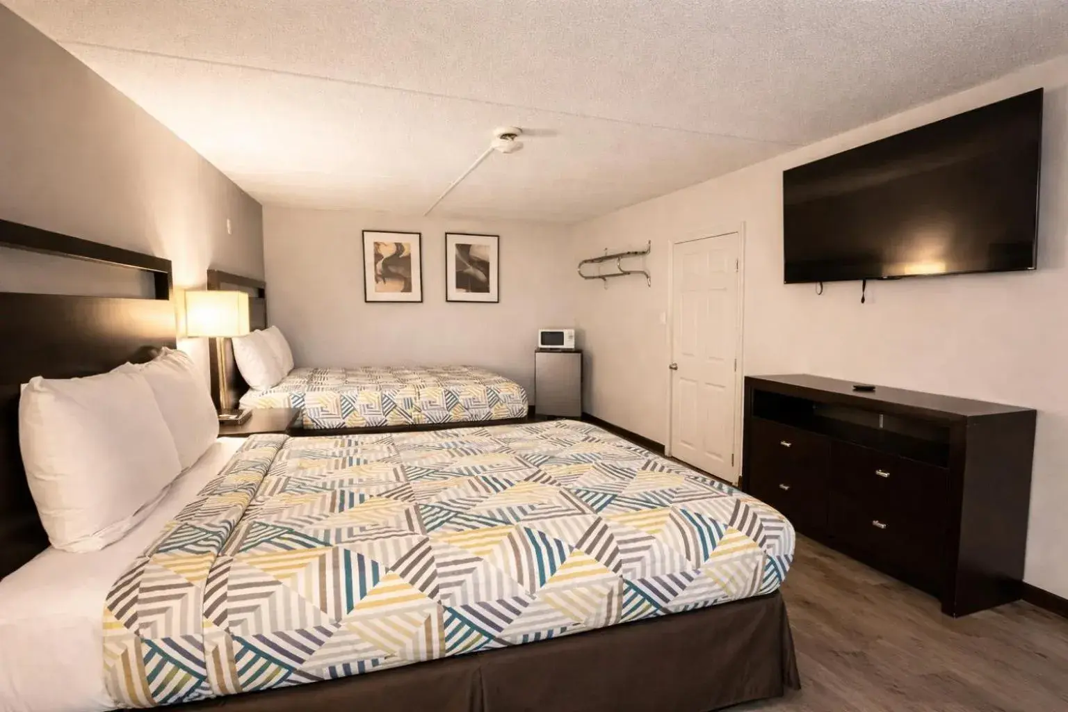 Photo of the whole room, Bed in Motel 6 Sherman, TX Photo of the whole room, Bed in Motel 6 Sherman, TX