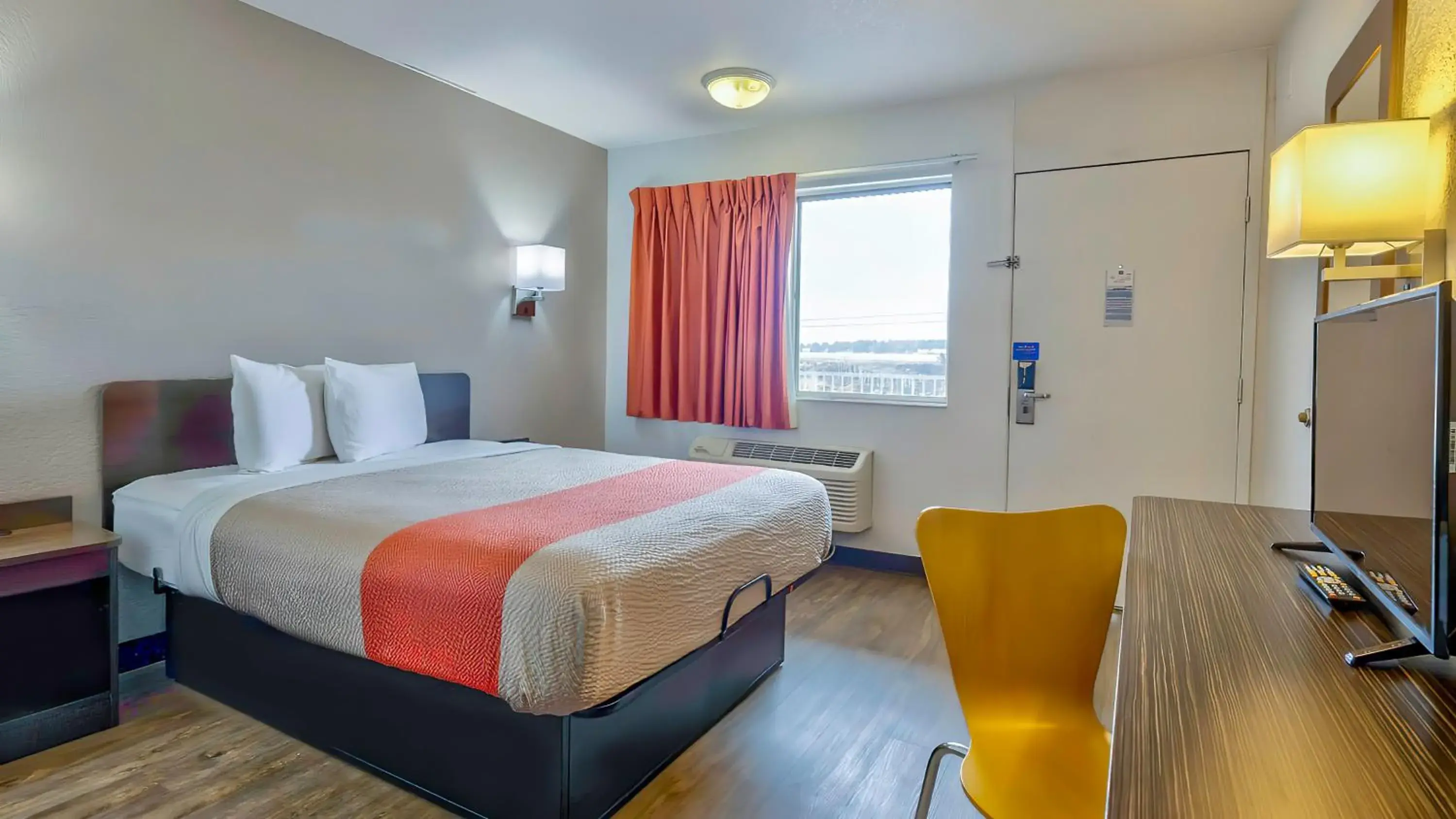 Bedroom, Bed in Motel 6 Sherman, TX Bedroom, Bed in Motel 6 Sherman, TX