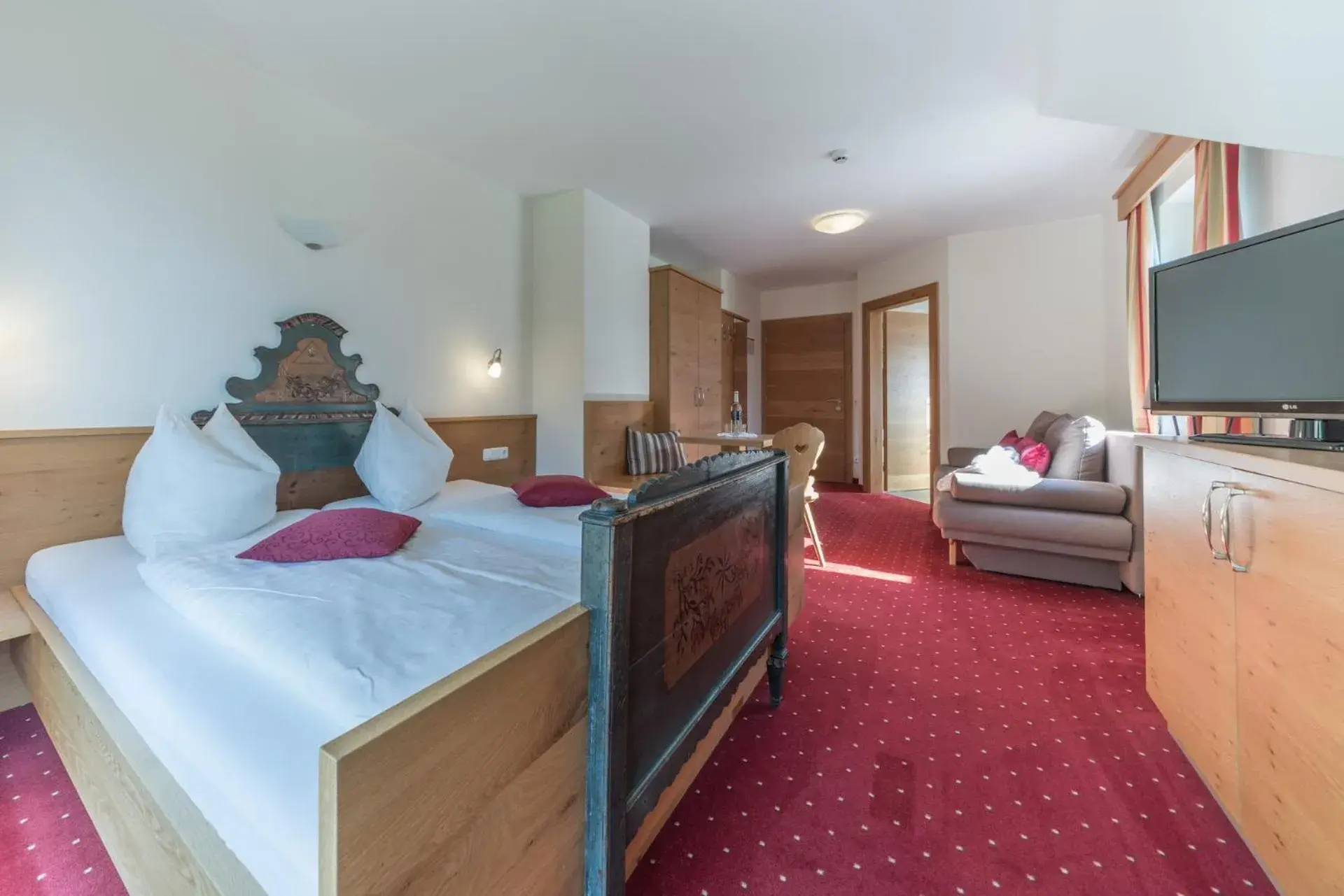 Deluxe Double Room with Balcony in Hotel Gasthof Gribelehof Deluxe Double Room with Balcony in Hotel Gasthof Gribelehof