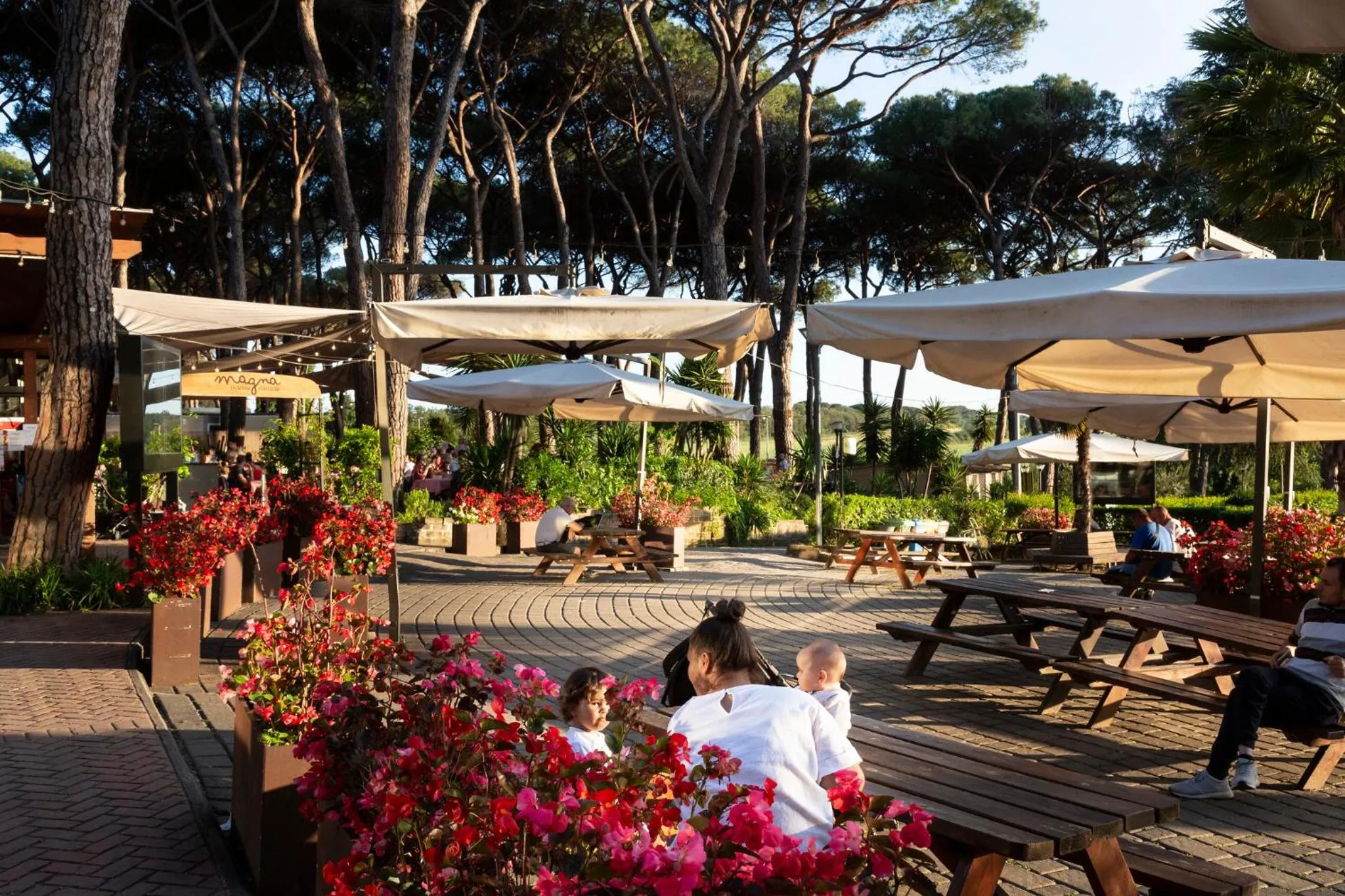 Restaurant/places to eat in Fabulous village