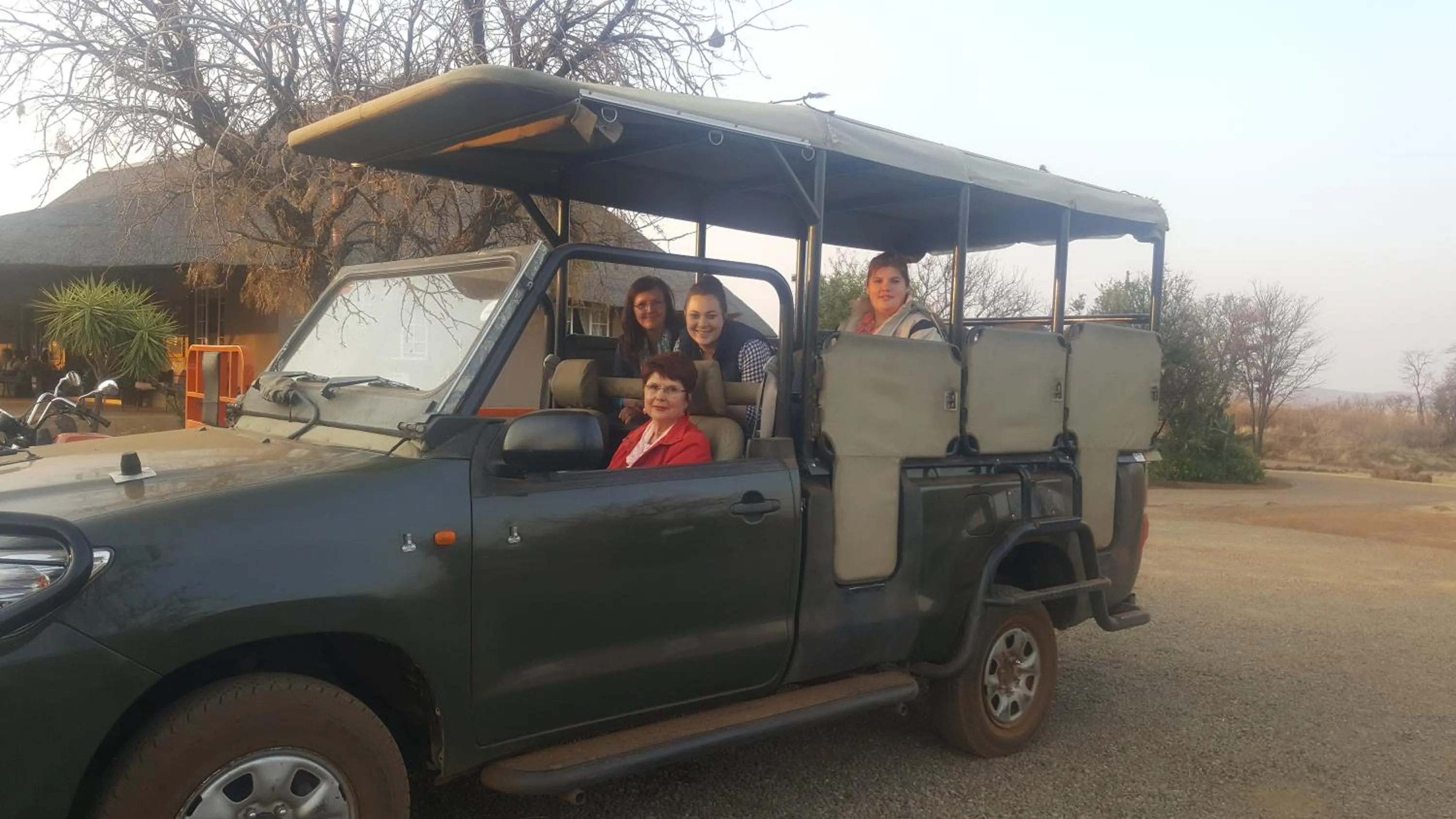 group of guests in Tava Lingwe Game Lodge & Wedding Venue