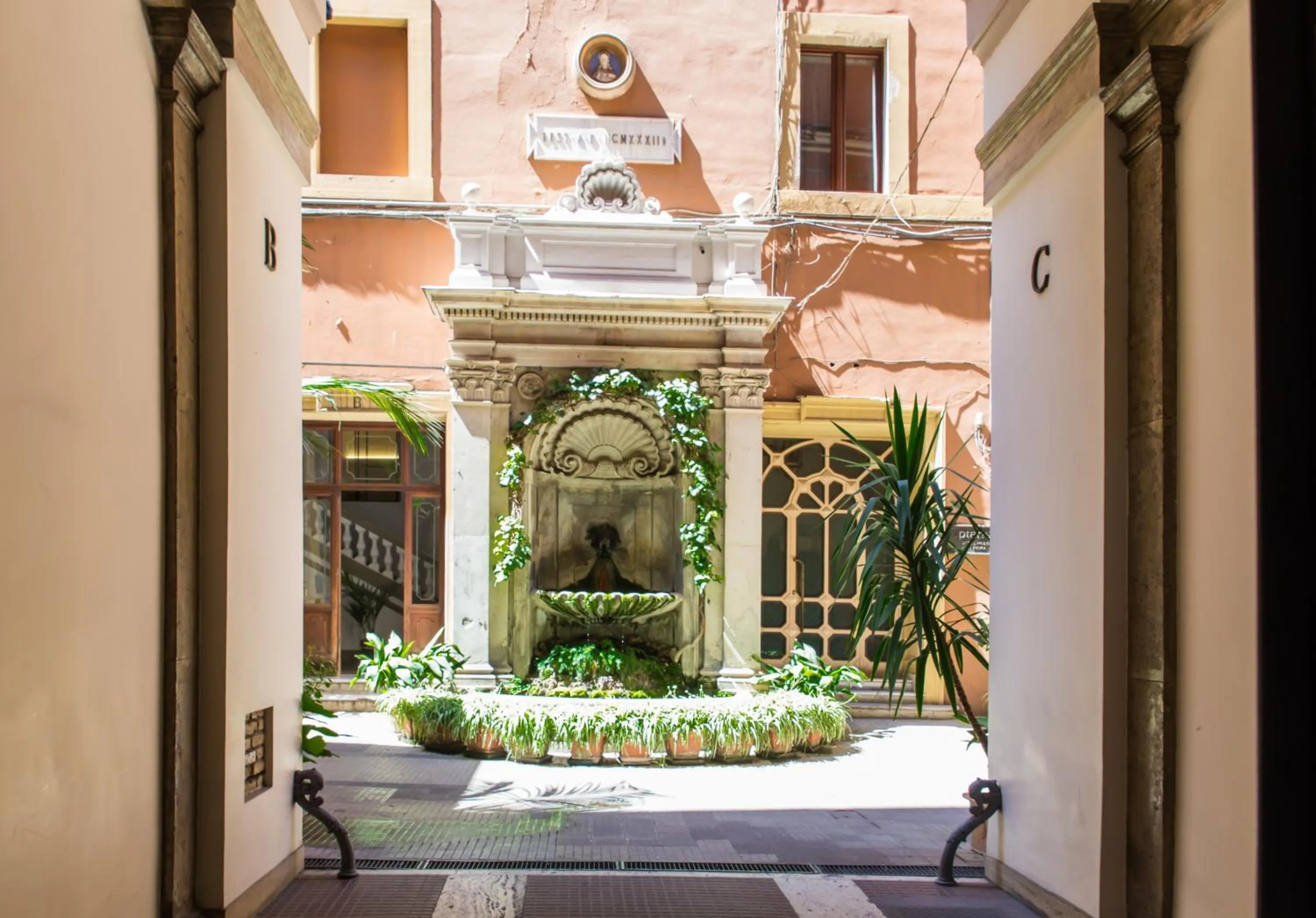 Facade/entrance in Nazionale Palace Suites