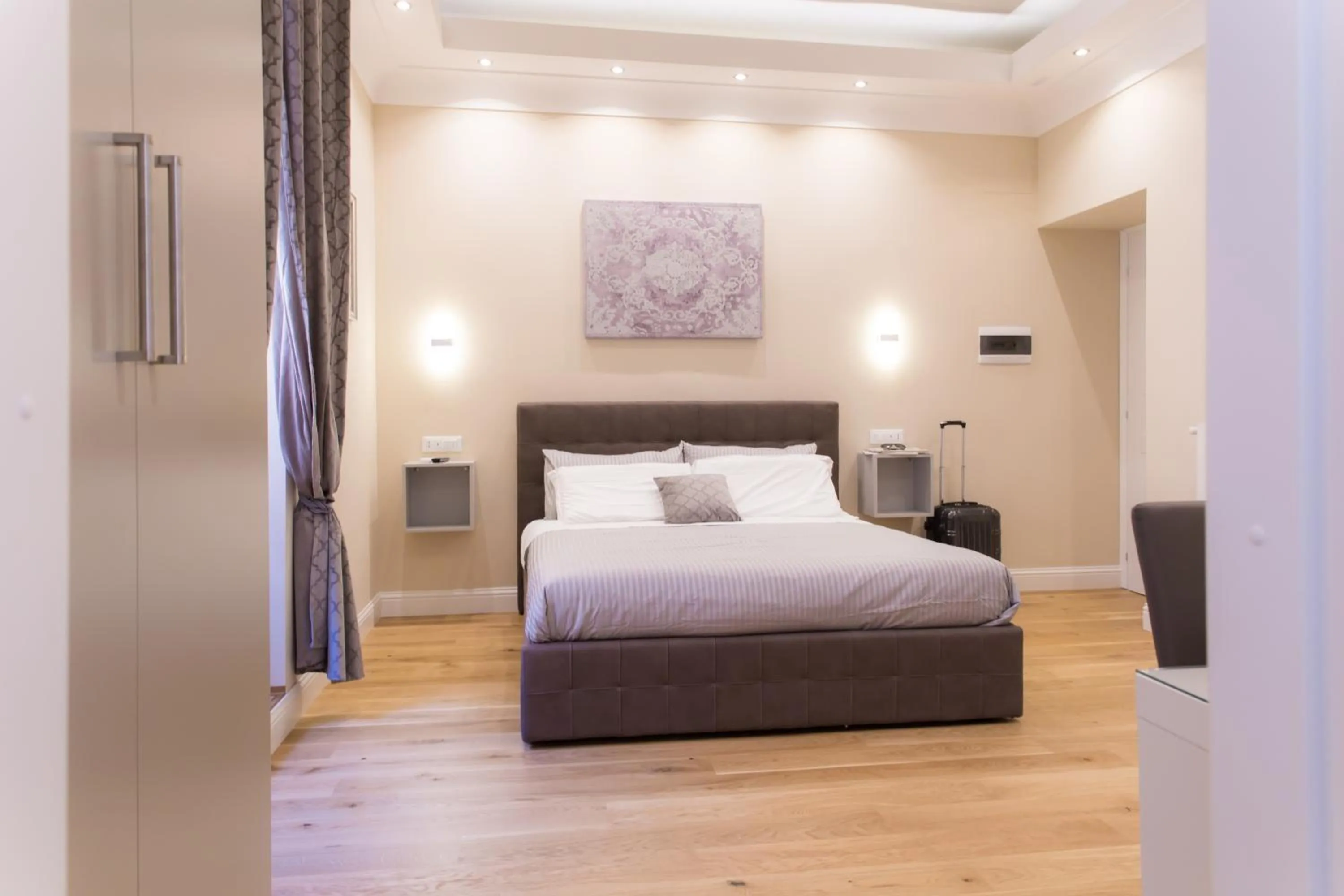 Decorative detail, Bed in Nazionale Palace Suites