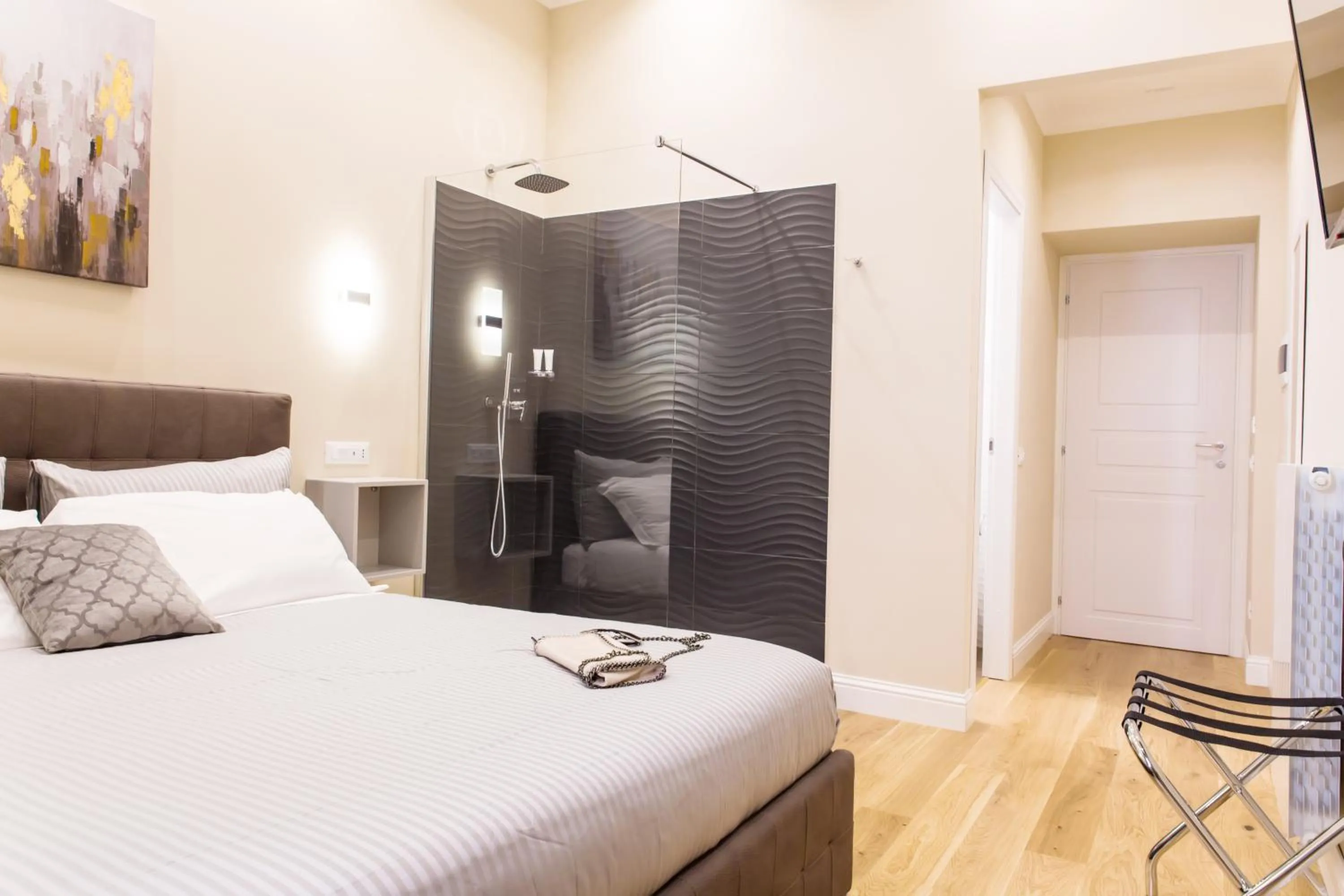 Coffee/tea facilities, Bed in Nazionale Palace Suites