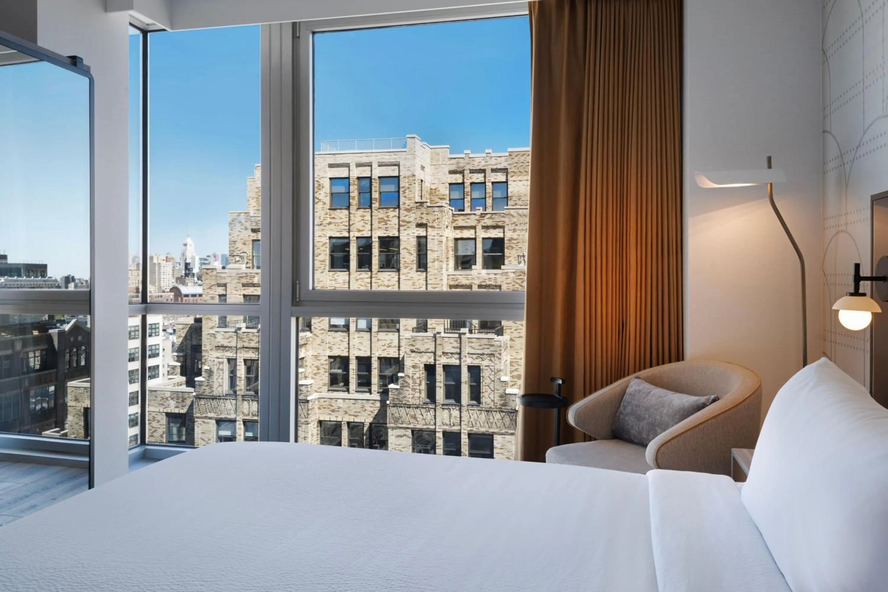 Photo of the whole room, Bed in Courtyard by Marriott New York Manhattan / Soho