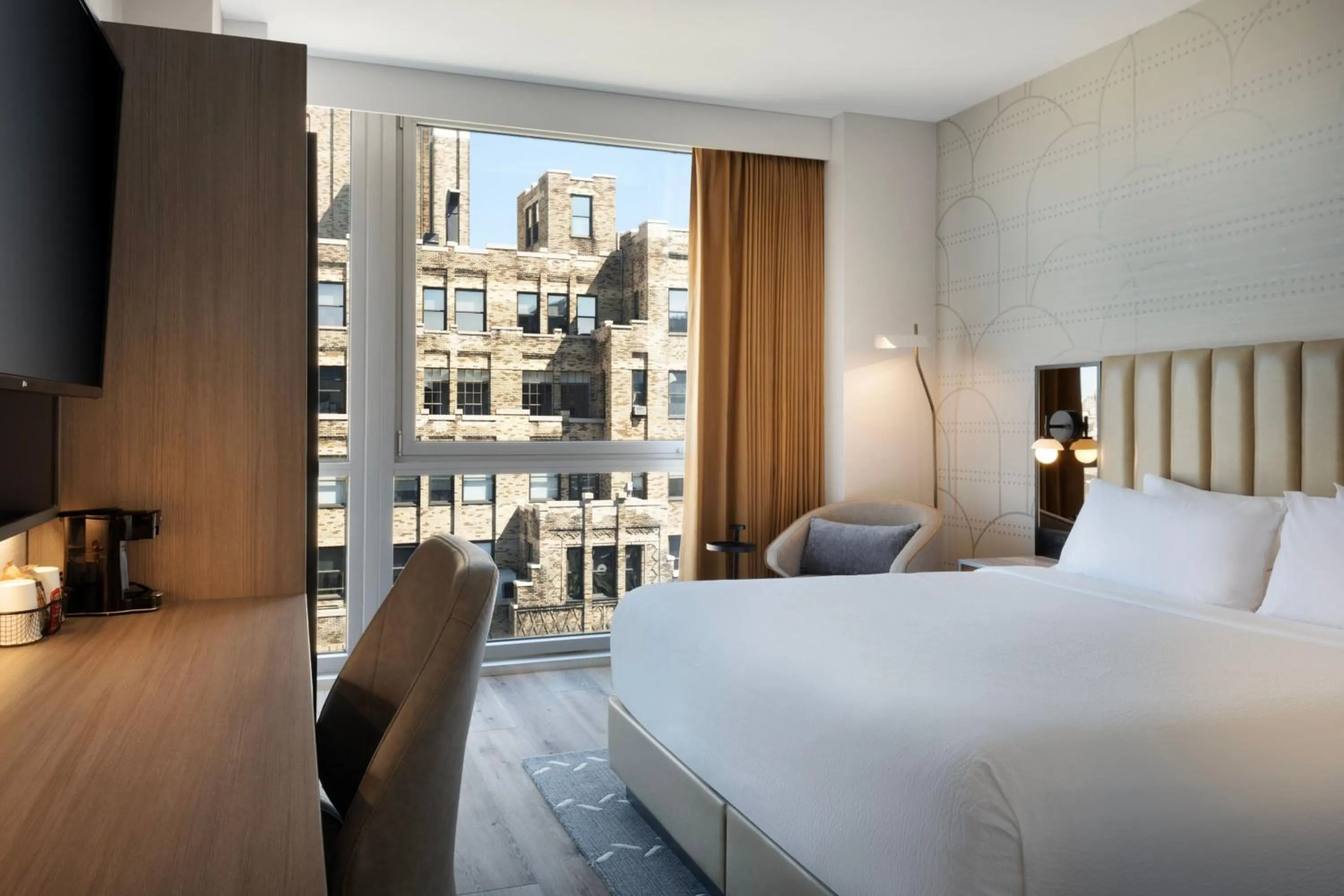 Photo of the whole room, Bed in Courtyard by Marriott New York Manhattan / Soho