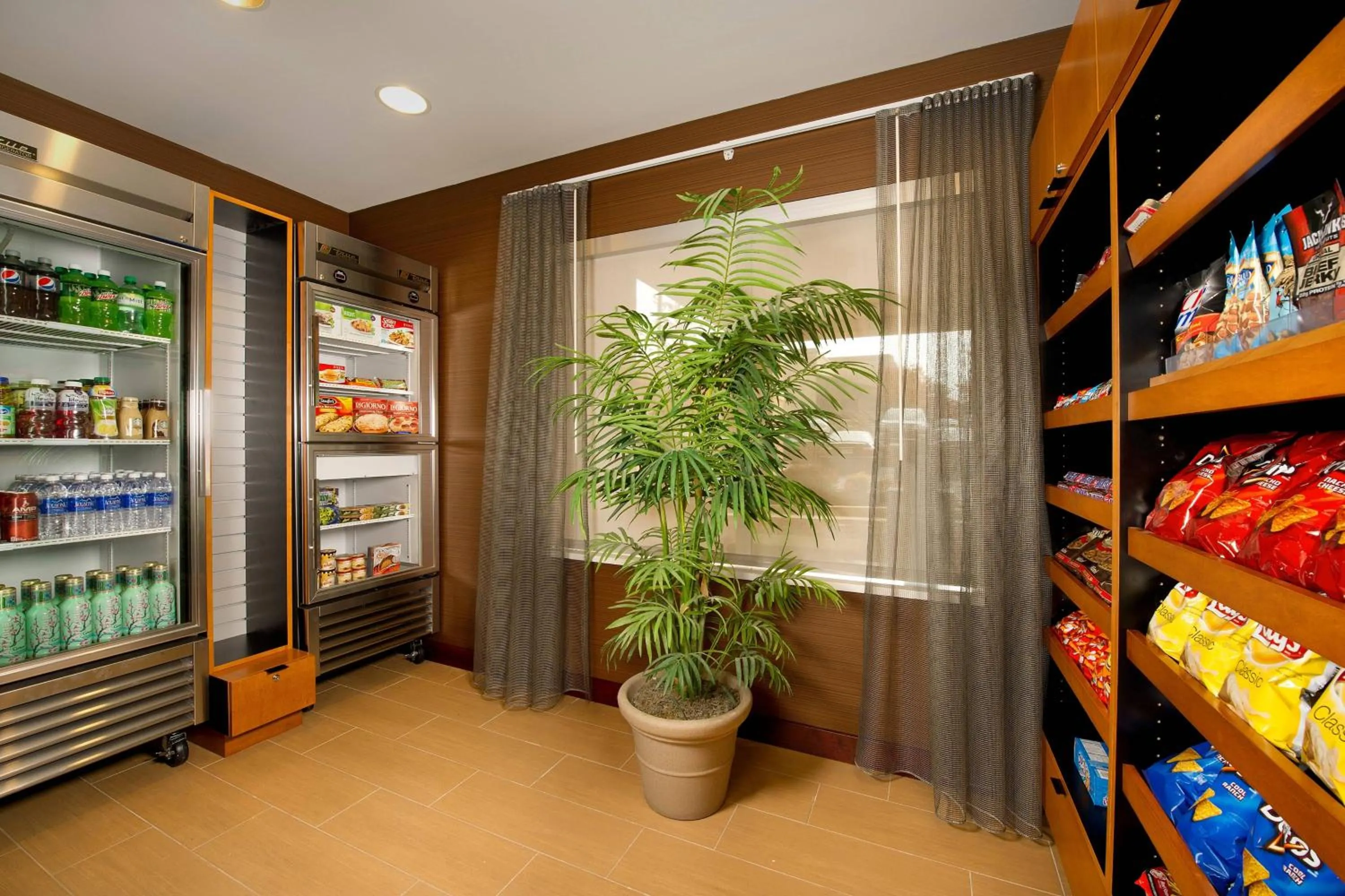 Food and drinks in Fairfield Inn & Suites Germantown Gaithersburg