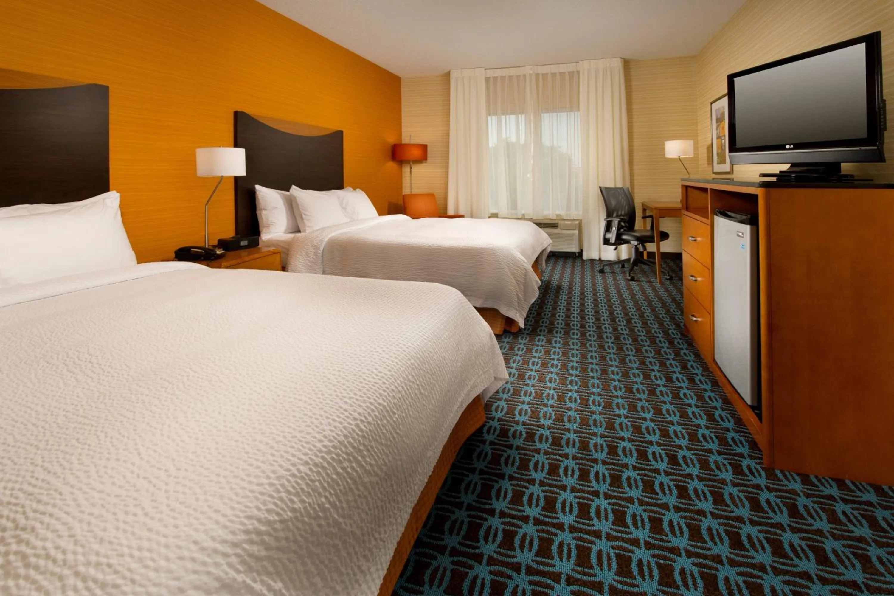 Bed in Fairfield Inn & Suites Germantown Gaithersburg
