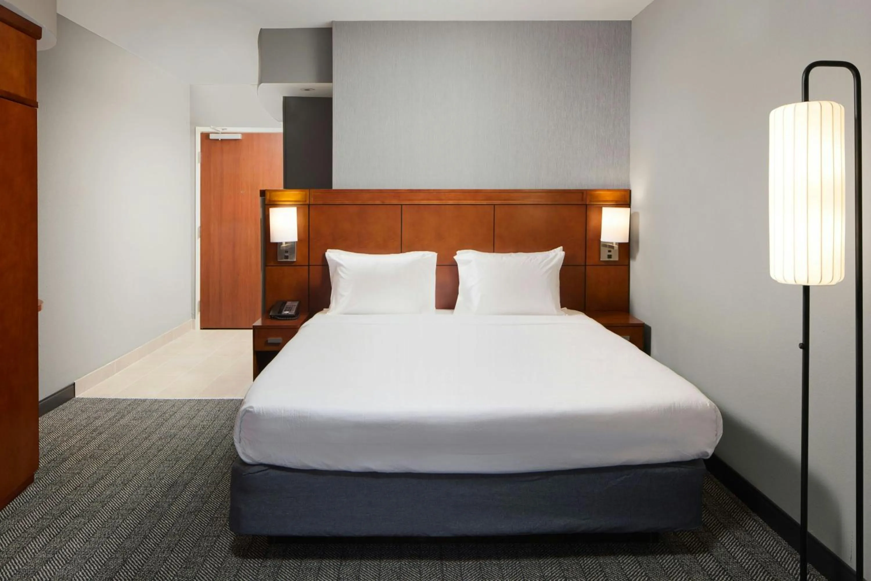 Photo of the whole room, Bed in Courtyard by Marriott Waldorf