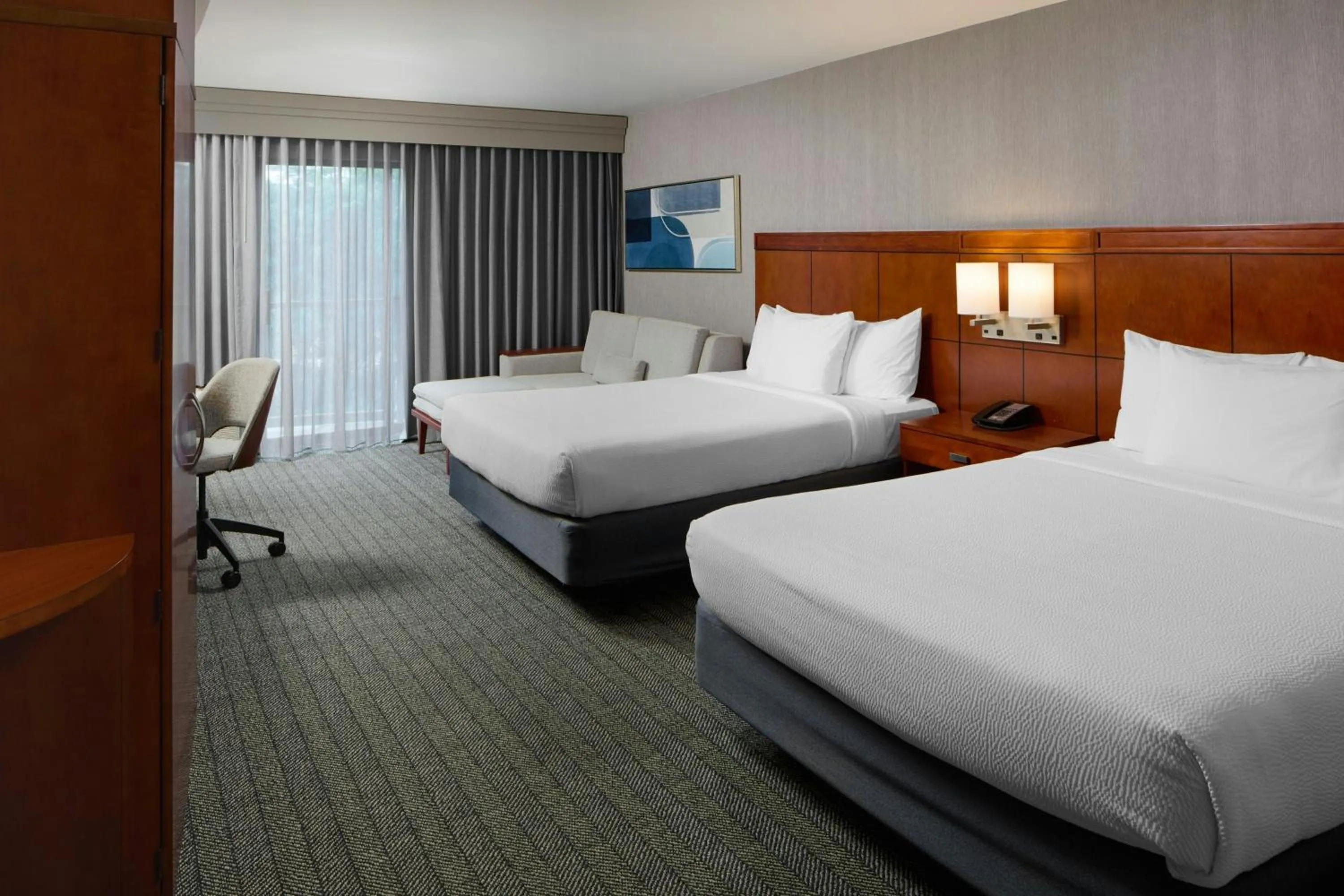 Photo of the whole room, Bed in Courtyard by Marriott Waldorf