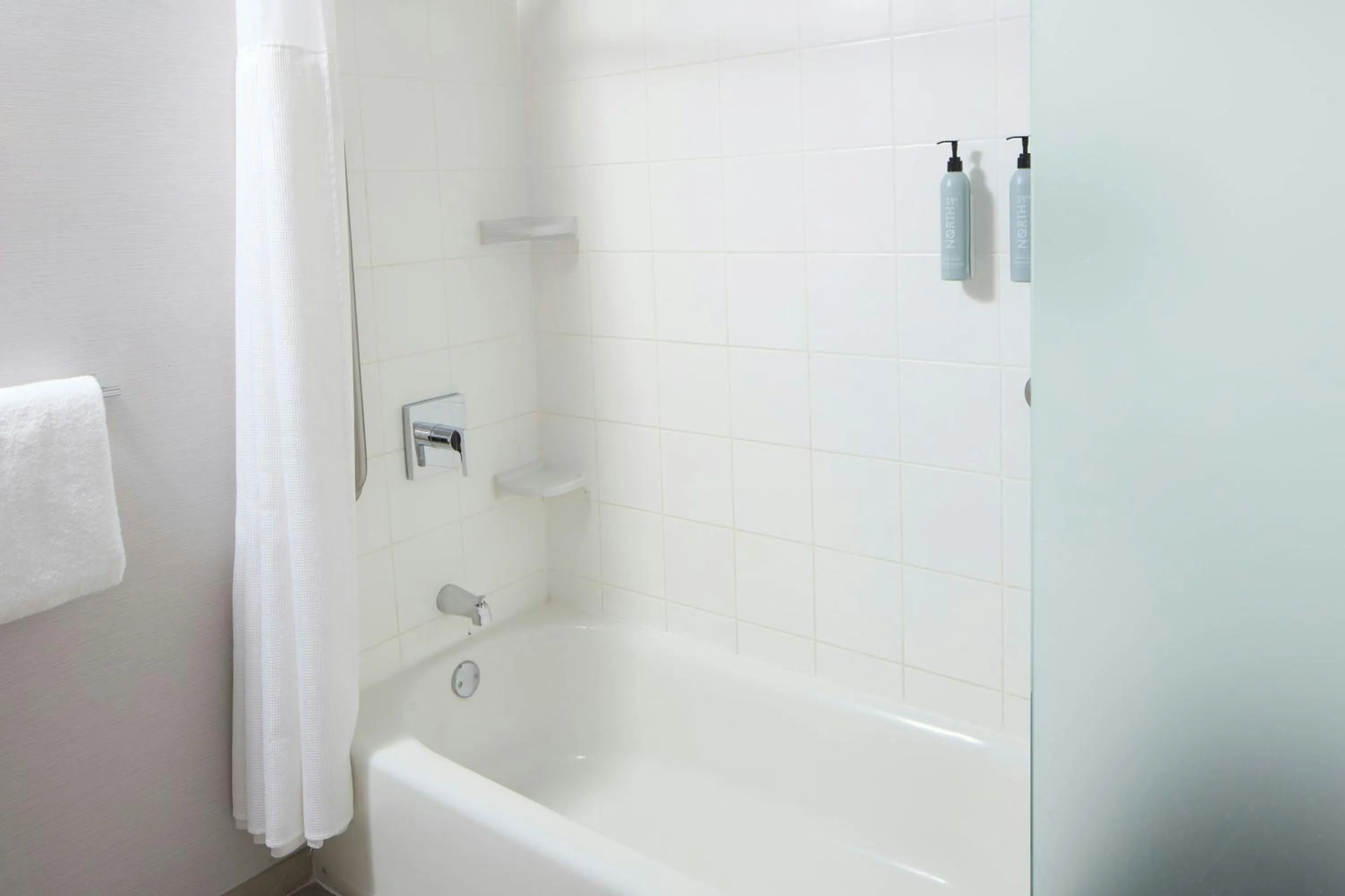 Bathroom in Courtyard by Marriott Waldorf