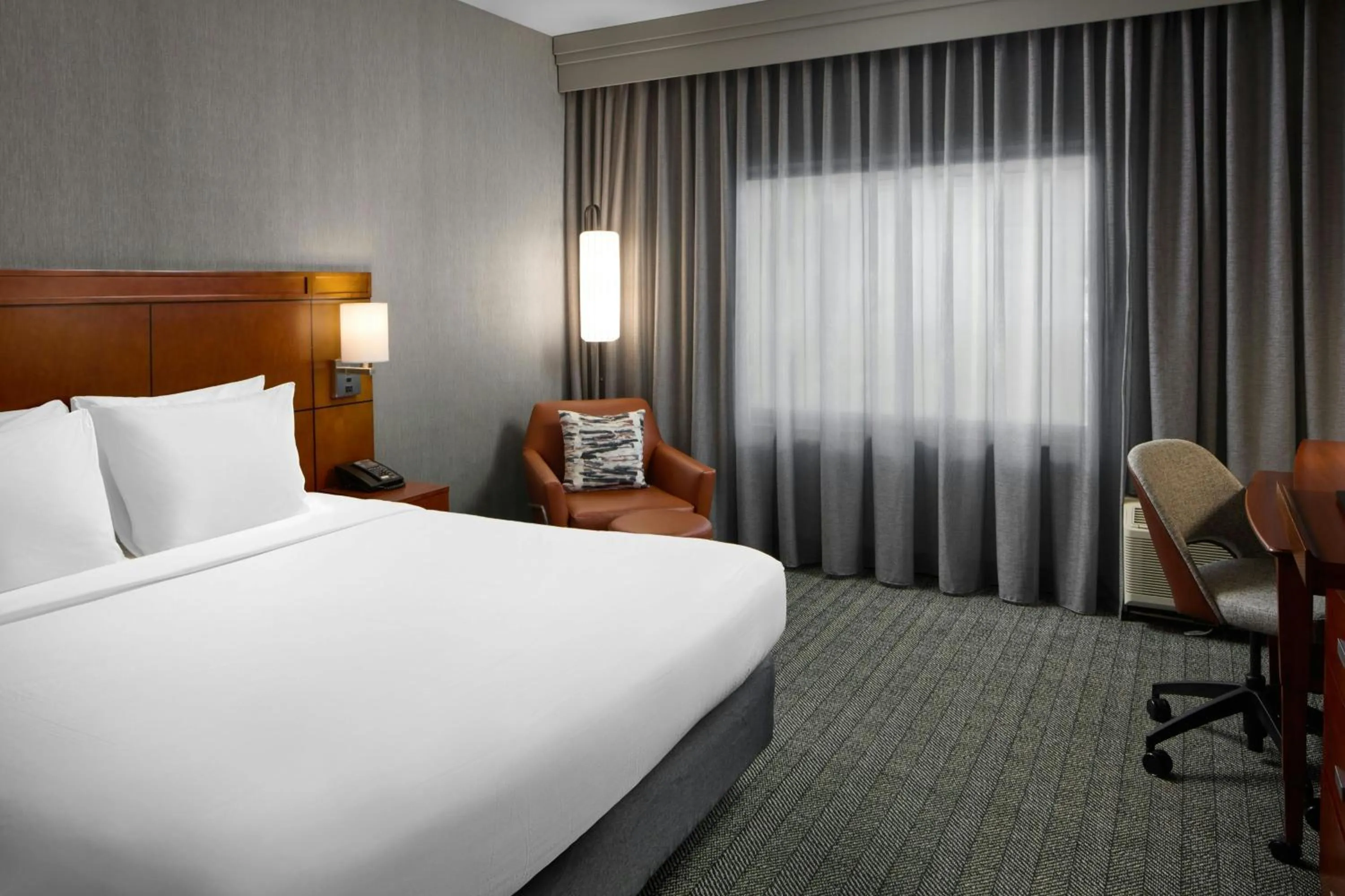 Photo of the whole room, Bed in Courtyard by Marriott Waldorf
