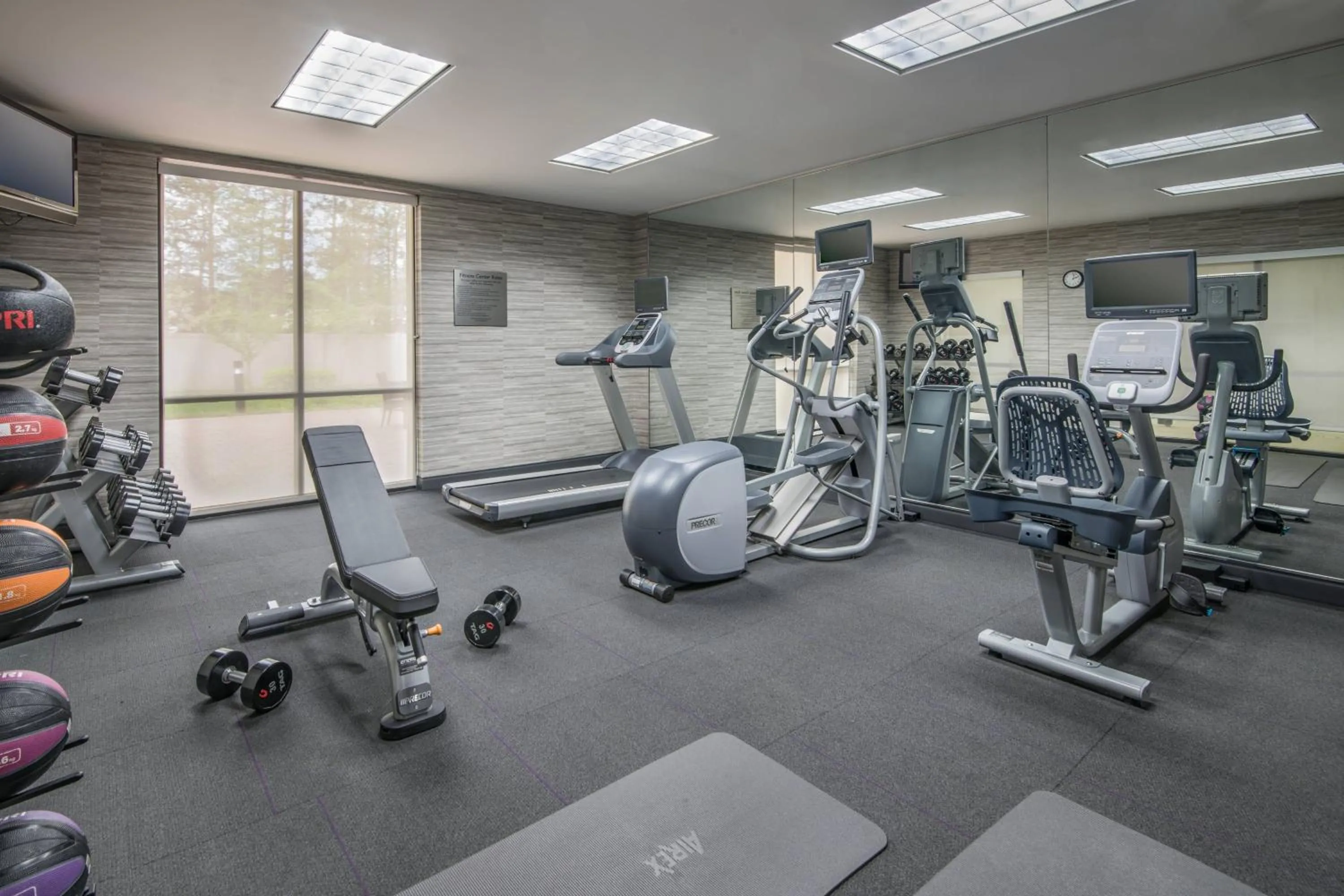 Fitness centre/facilities in Courtyard by Marriott Waldorf