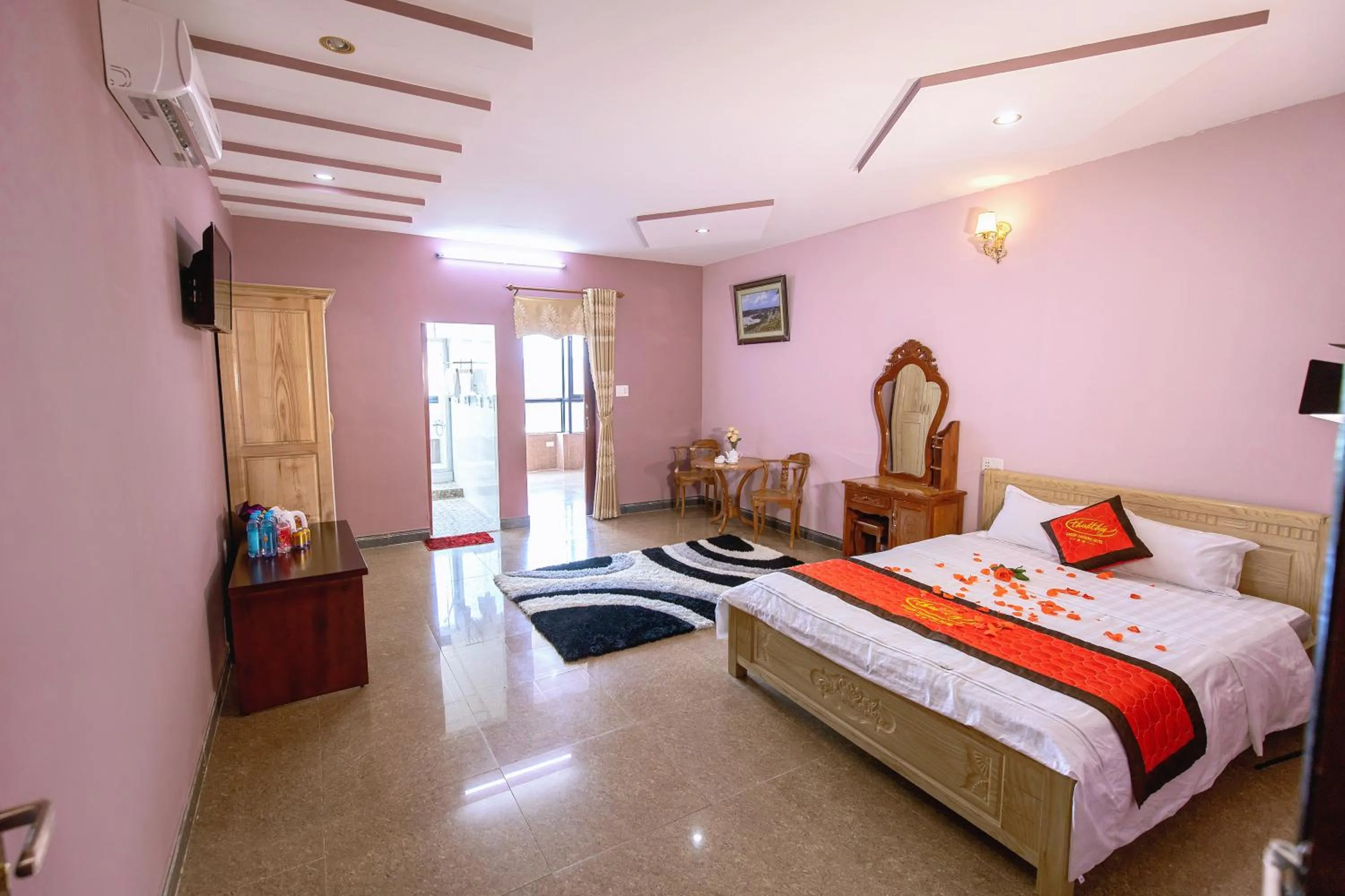 Photo of the whole room, Bed in Sai Gon Dak Nong Hotel