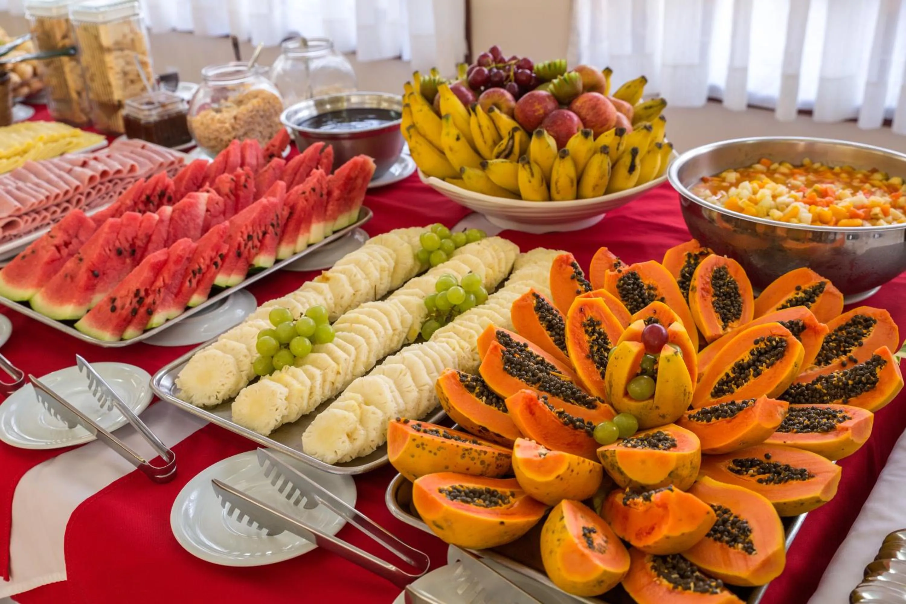 Buffet breakfast in Porto Cálem Praia Hotel
