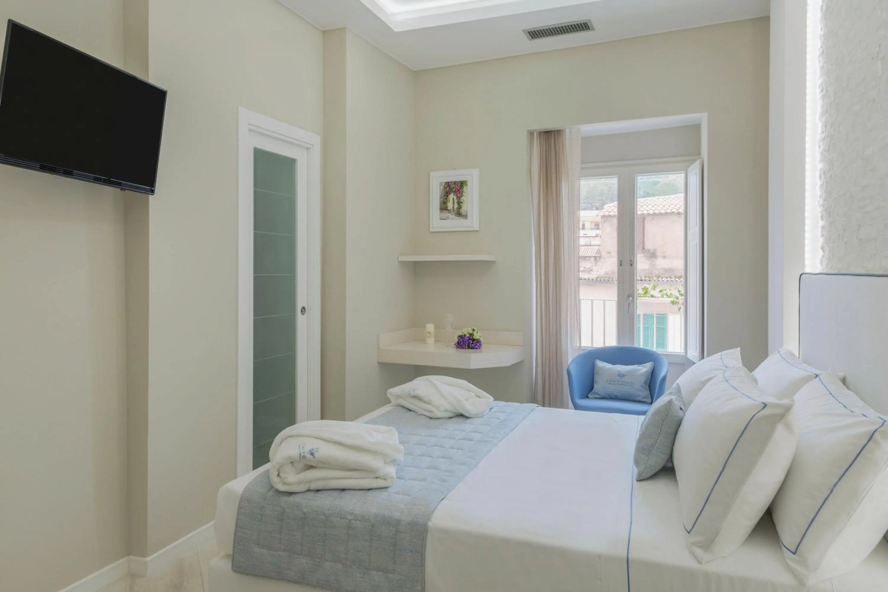 Bed in Townhouse Tropea