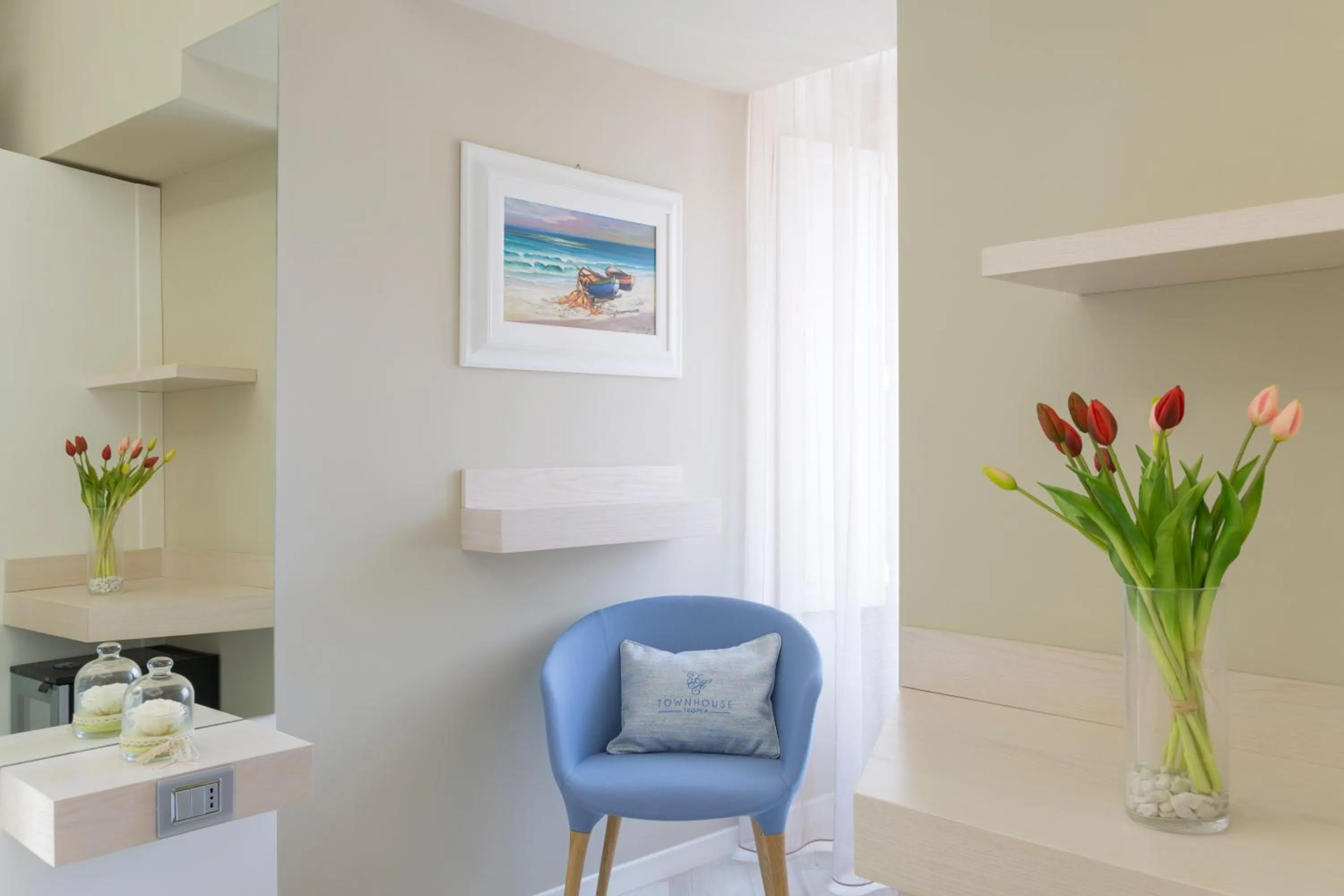 Photo of the whole room in Townhouse Tropea